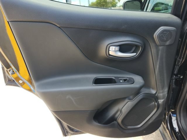 Used 2023 Jeep Renegade Altitude w/ Sun/Sound Group AWD/4WD image 23