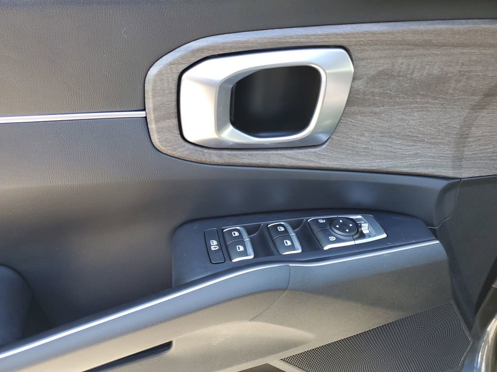 Certified 2023 Kia Sorento EX w/ Panoramic Sunroof Package image 21