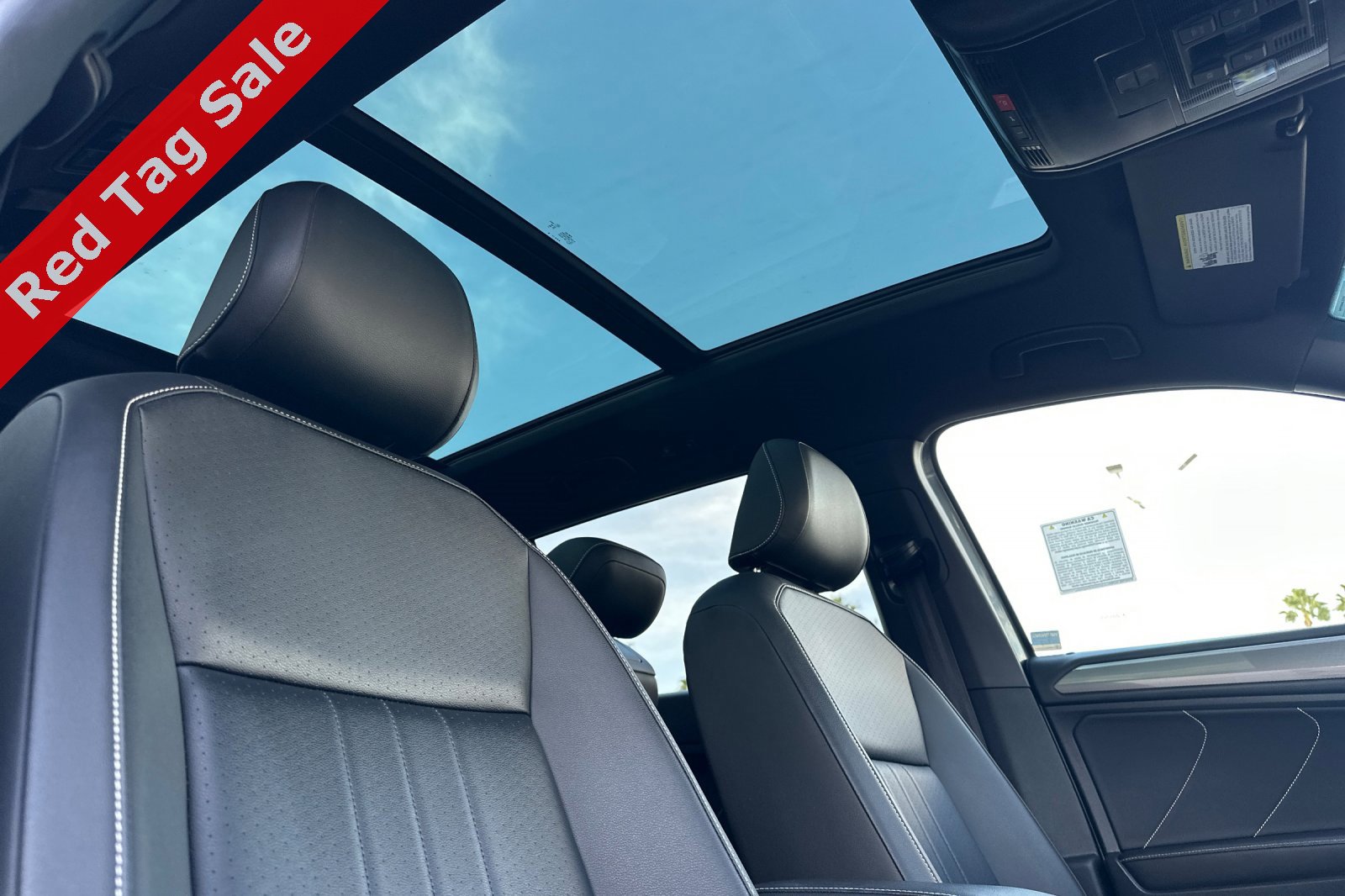 Certified 2024 Volkswagen Tiguan SE R-Line image 18