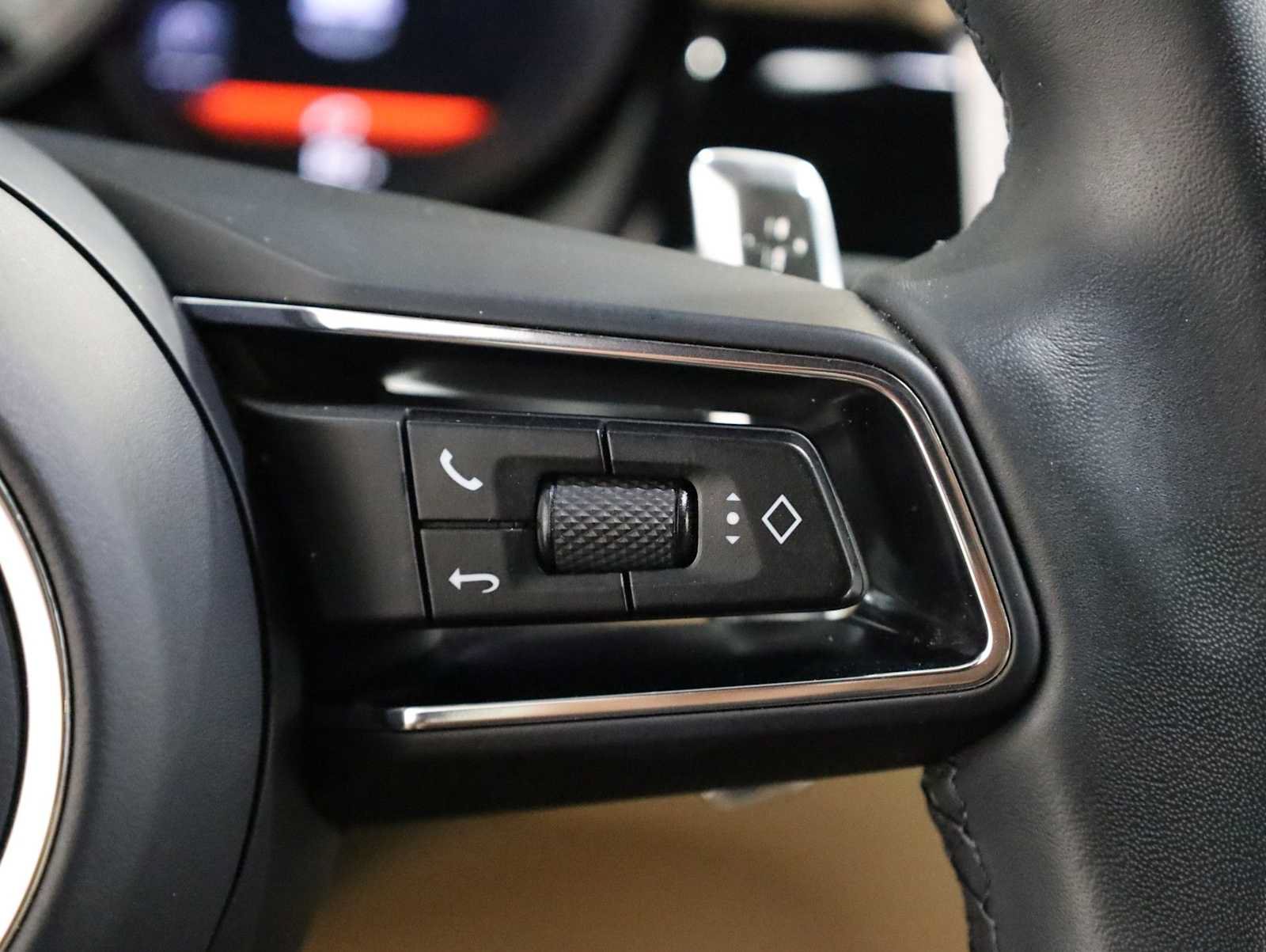 Certified 2023 Porsche Macan S AWD/4WD image 28