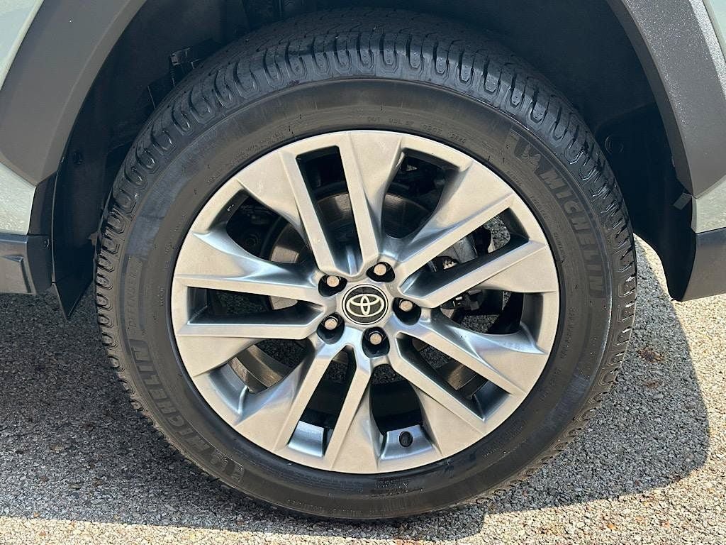 Certified 2022 Toyota RAV4 XLE Premium FWD image 30