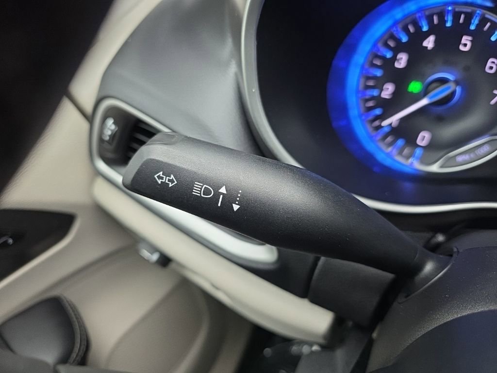 Used 2024 Chrysler Pacifica Touring-L image 28