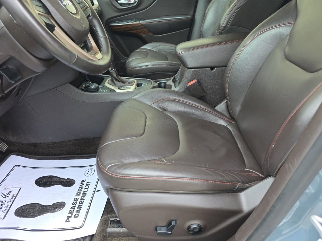 Used 2014 Jeep Cherokee Trailhawk w/ Comfort/Convenience Group AWD/4WD image 2