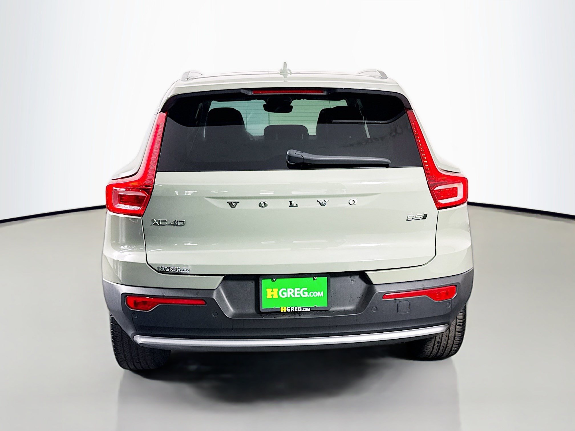 Used 2023 Volvo XC40 B5 Plus w/ Protection Package Premier AWD/4WD image 8