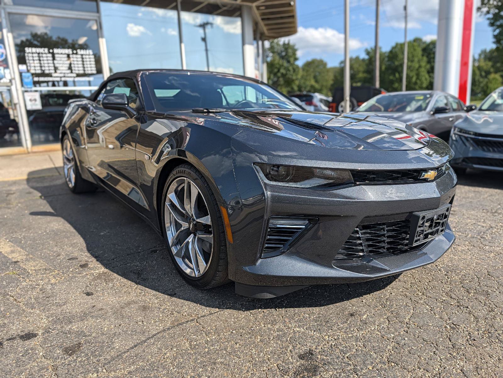Used 2018 Chevrolet Camaro SS RWD image 8