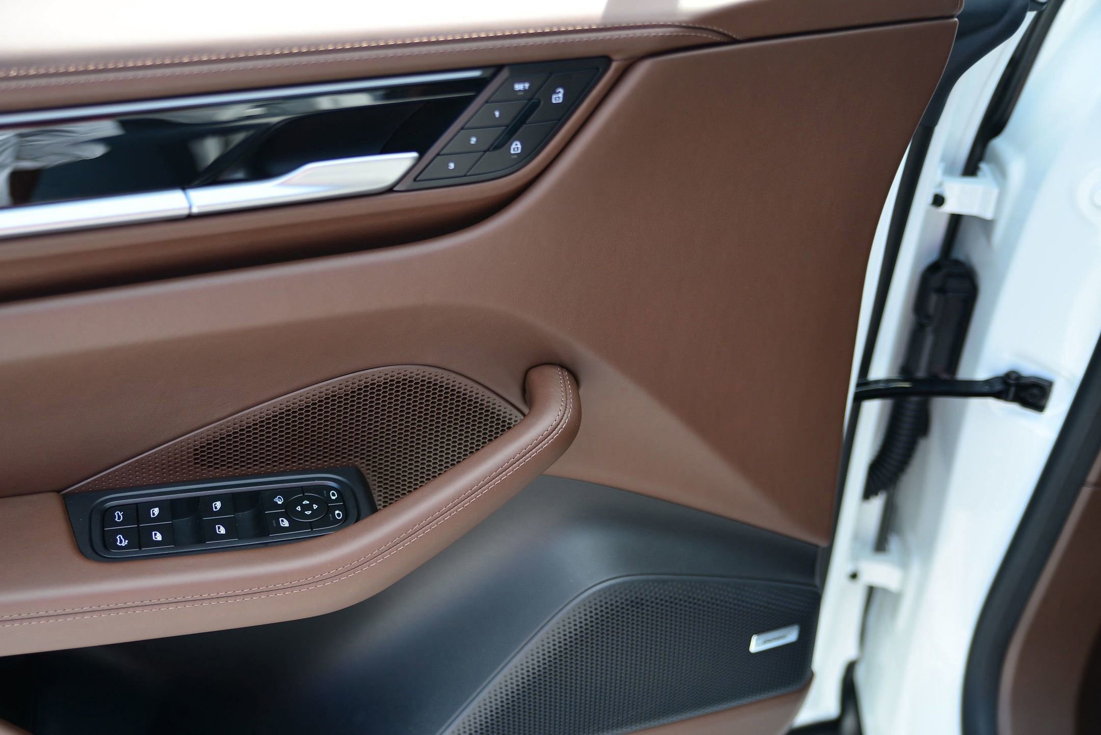 New 2025 Porsche Macan 4 Electric image 12