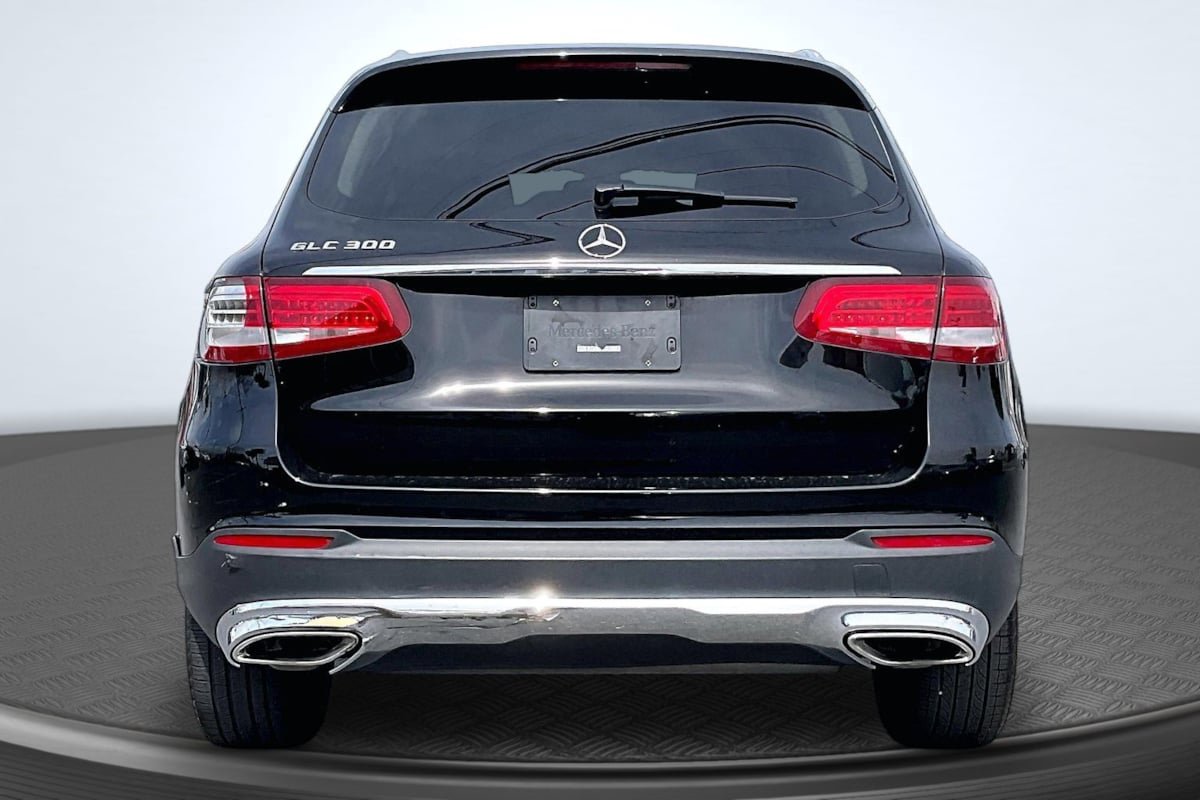 Used 2018 Mercedes-Benz GLC 300 w/ Premium Package image 4