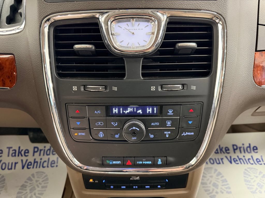 Used 2014 Chrysler Town & Country Touring-L w/ Driver Convenience Group FWD image 17