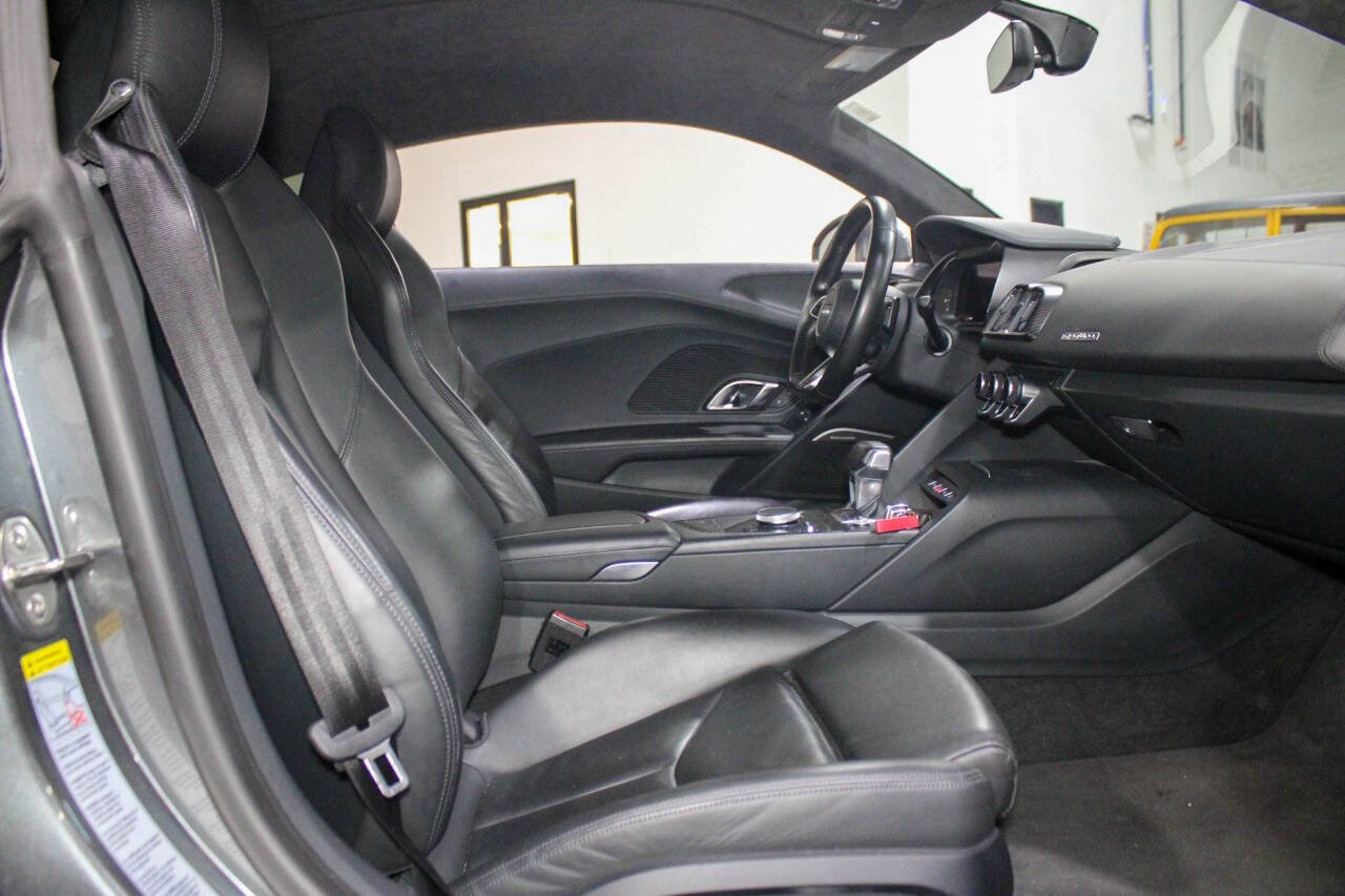 Used 2017 Audi R8 V10 w/ Carbon Exterior Package image 34