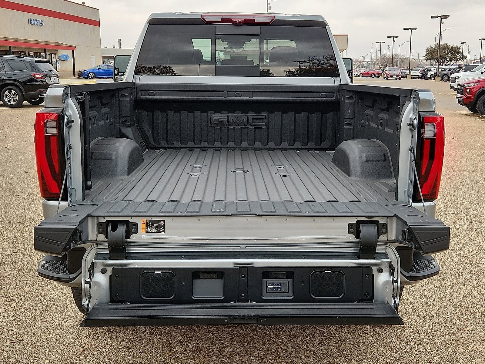 Used 2025 GMC Sierra 2500 Denali Ultimate image 9