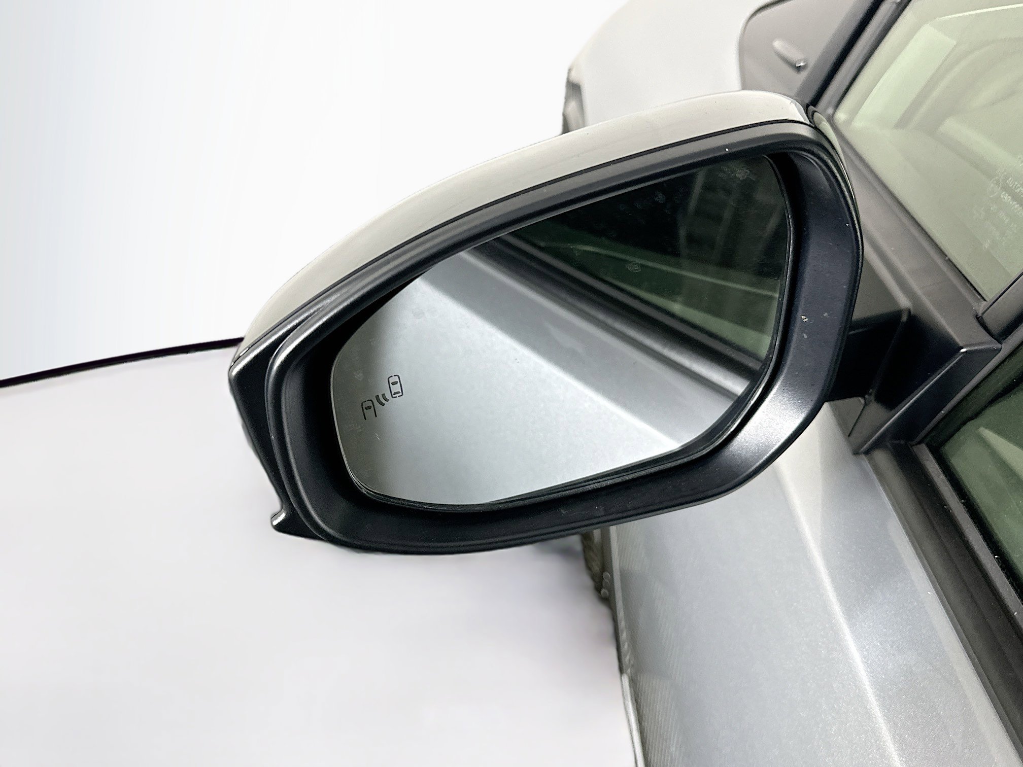 Used 2025 Toyota Prius LE image 16