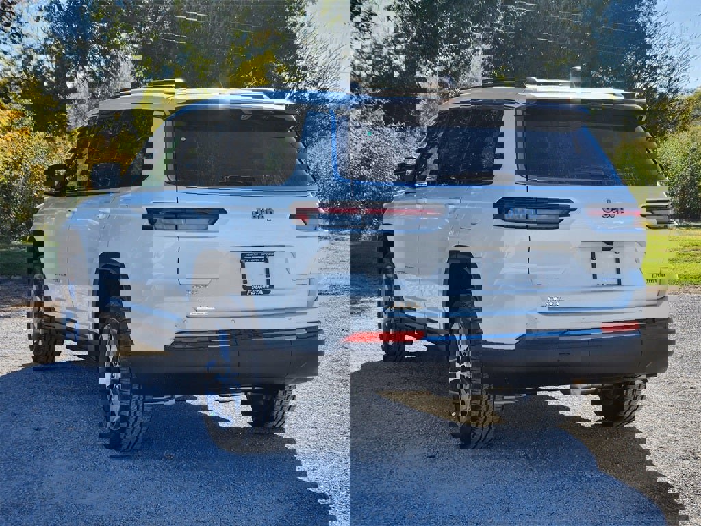 New 2025 Jeep Grand Cherokee L Limited w/ Luxury Tech Group II image 3