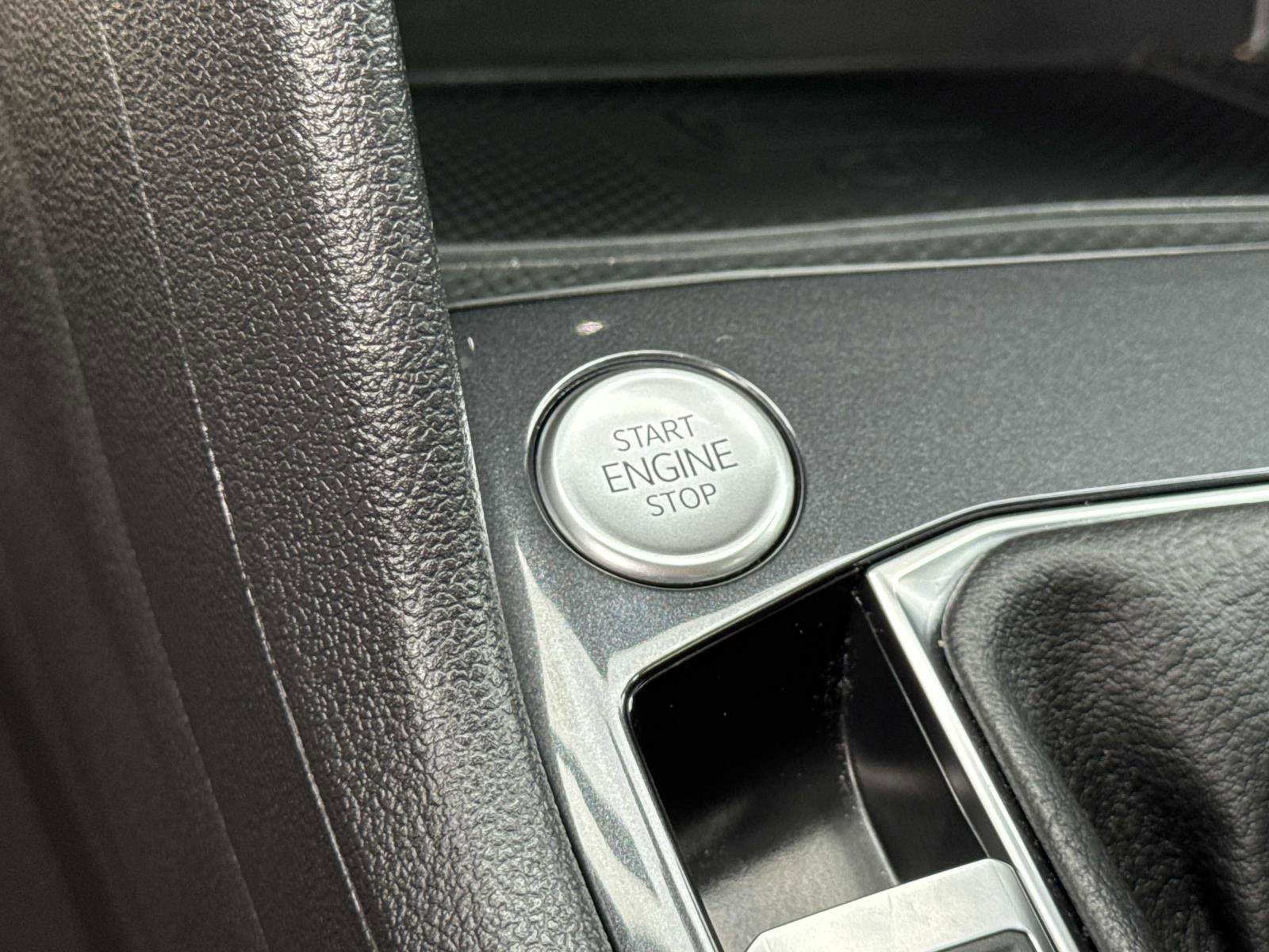 Certified 2024 Volkswagen Tiguan SE R-Line image 18