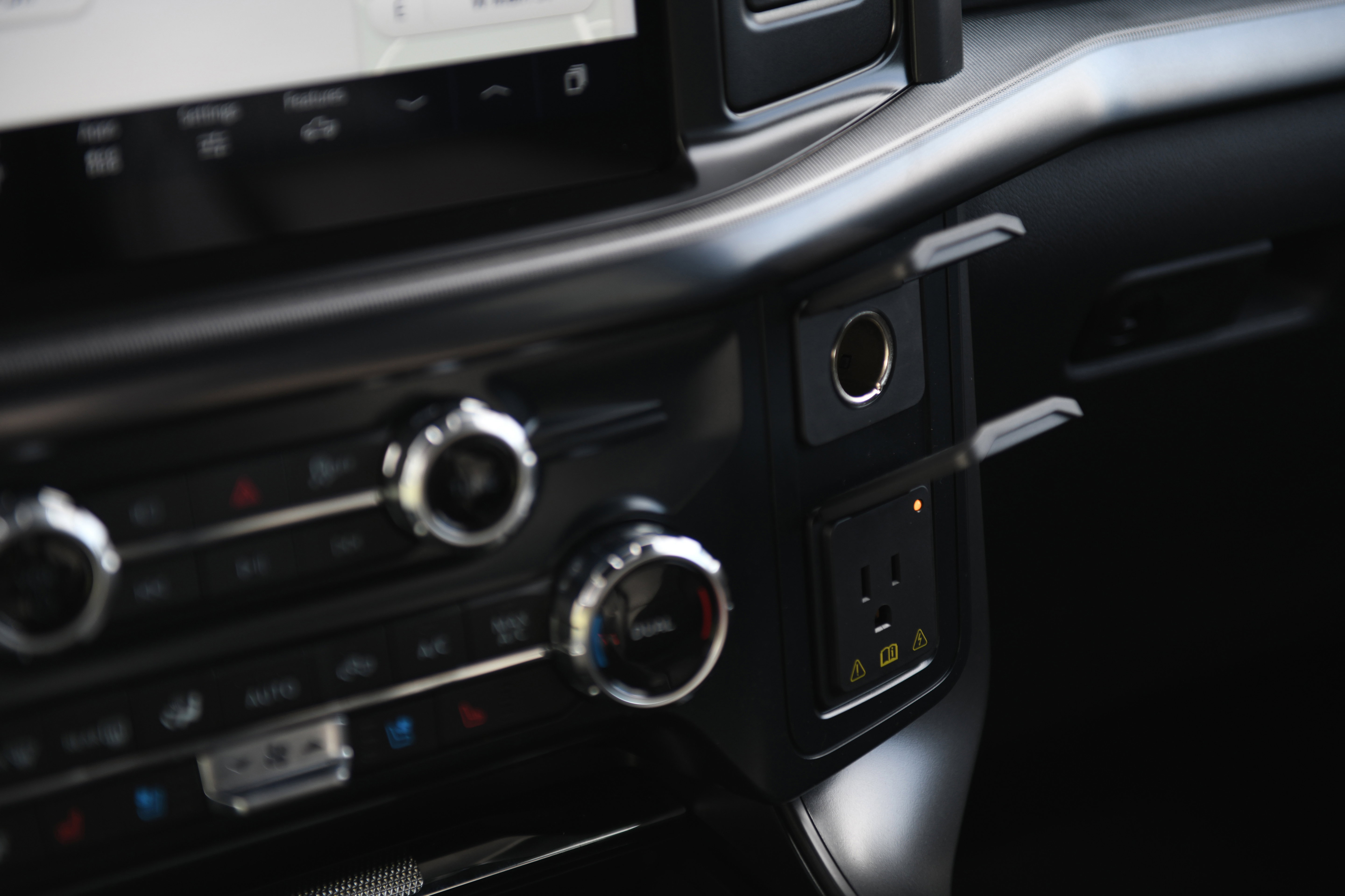 New 2025 Ford F150 Lariat w/ Equipment Group 502A High image 34