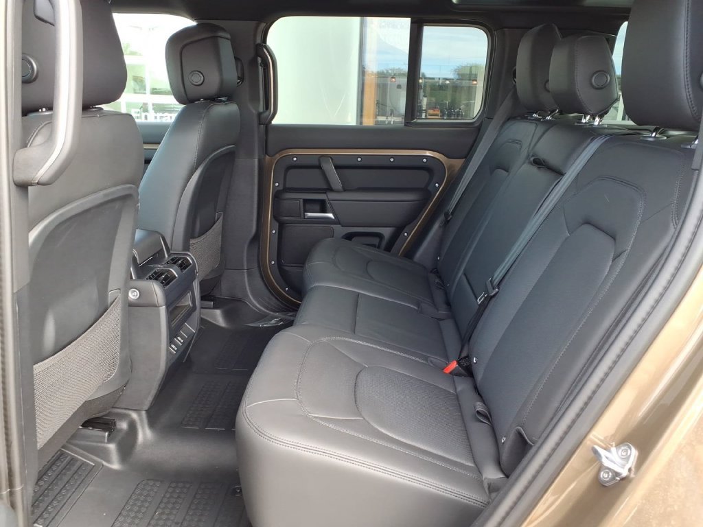New 2026 Land Rover Defender 110 X-Dynamic SE AWD/4WD image 8