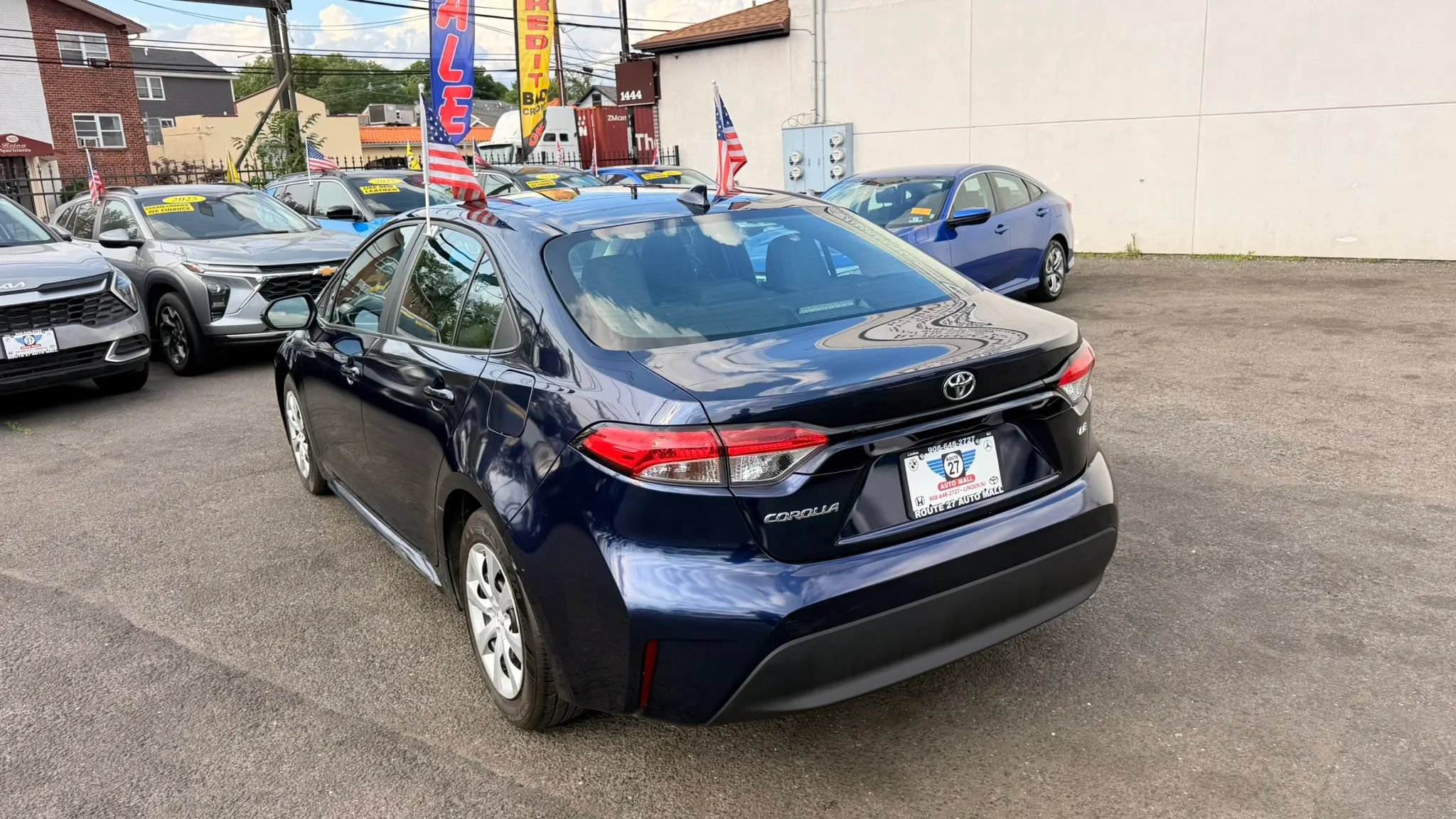 Used 2023 Toyota Corolla LE FWD image 5