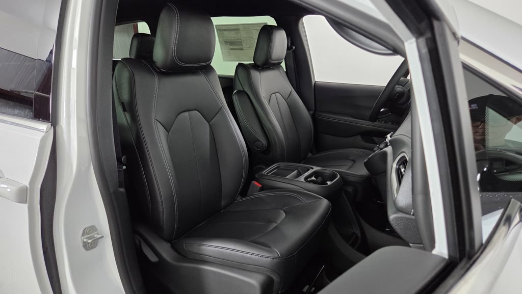 New 2027 Chrysler Pacifica Select AWD/4WD image 32