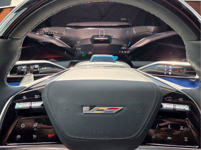 New 2027 Cadillac Optiq V w/ Deep Ocean Design Edition AWD/4WD image 32