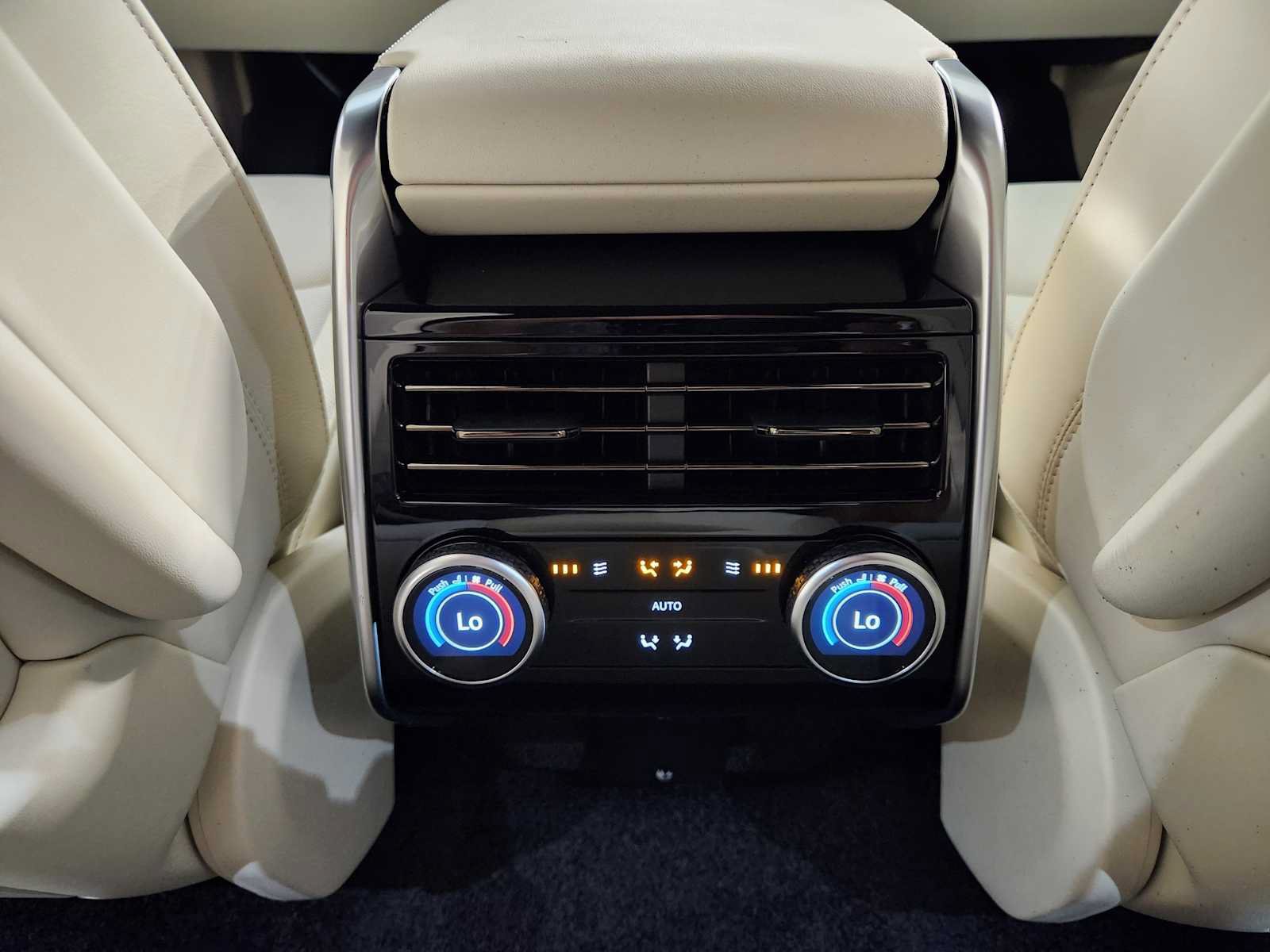 New 2026 Land Rover Range Rover SE AWD/4WD image 29