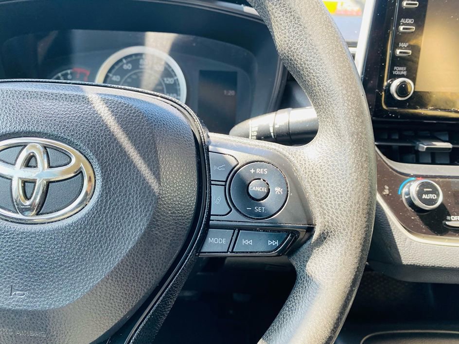 Used 2020 Toyota Corolla LE FWD image 25