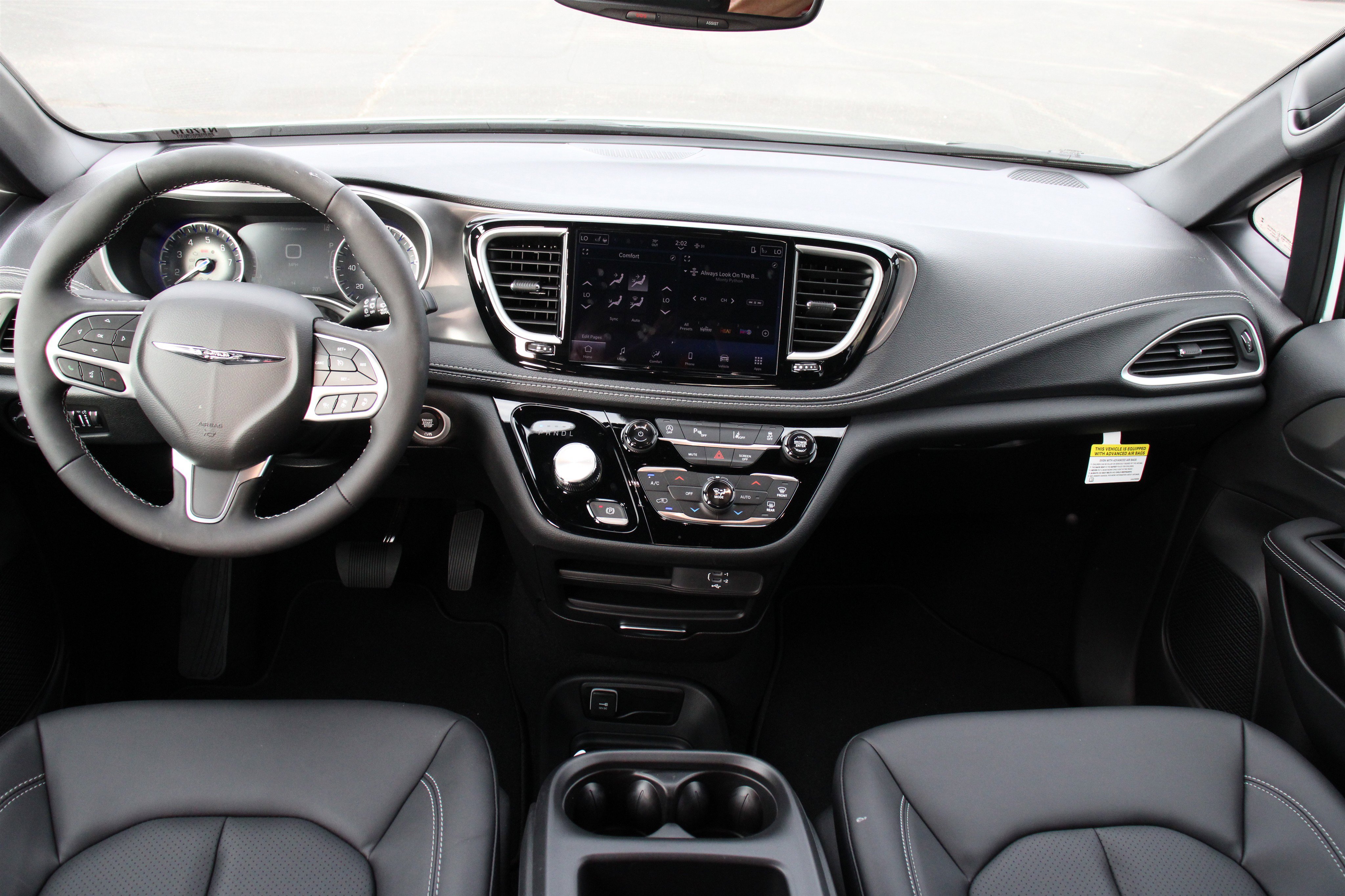 New 2026 Chrysler Pacifica Select AWD/4WD image 2