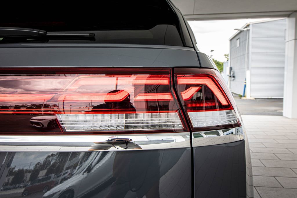 New 2026 Volkswagen Atlas Cross Sport SE FWD image 17