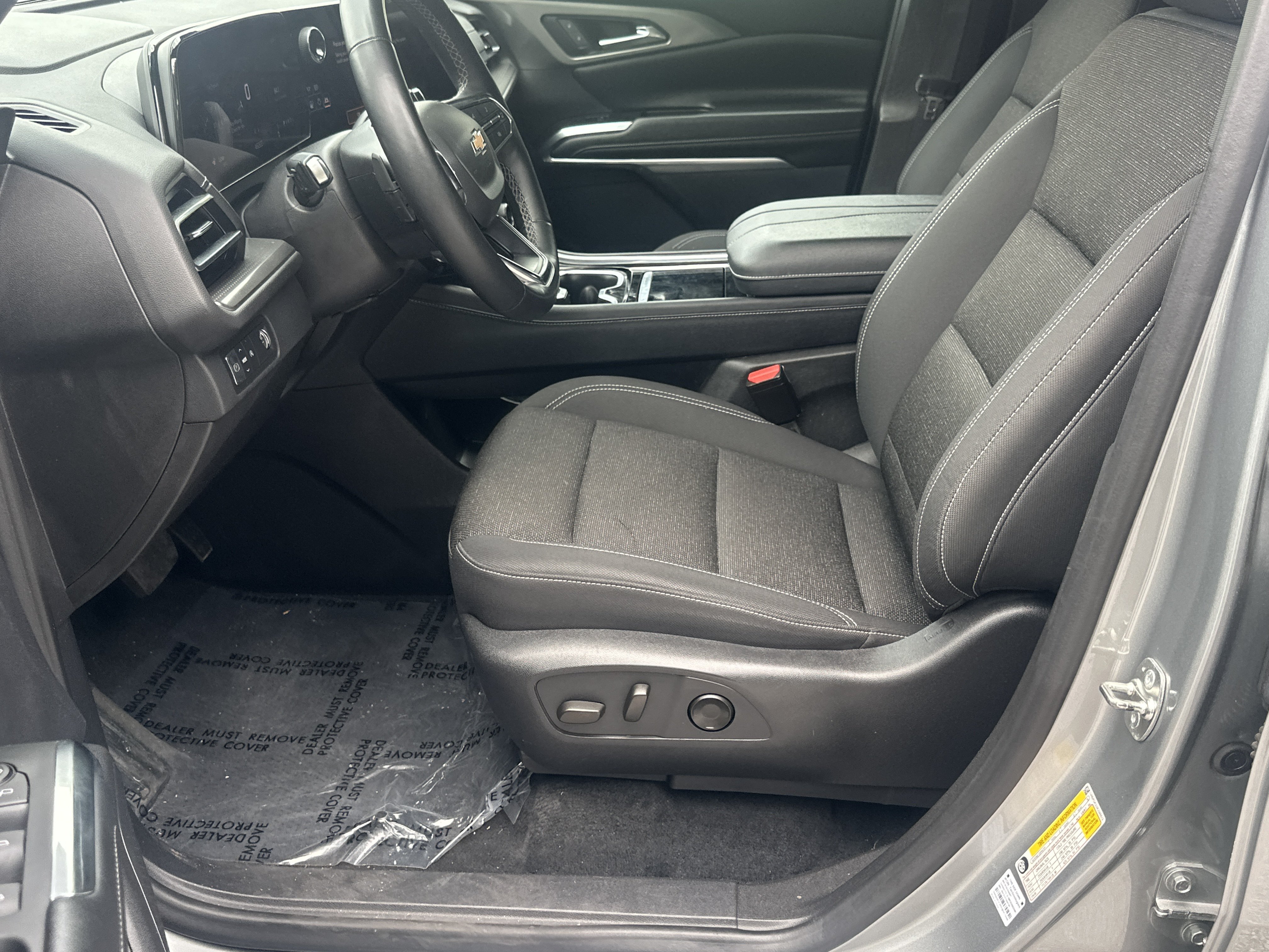 Used 2024 Chevrolet Traverse LT FWD image 9