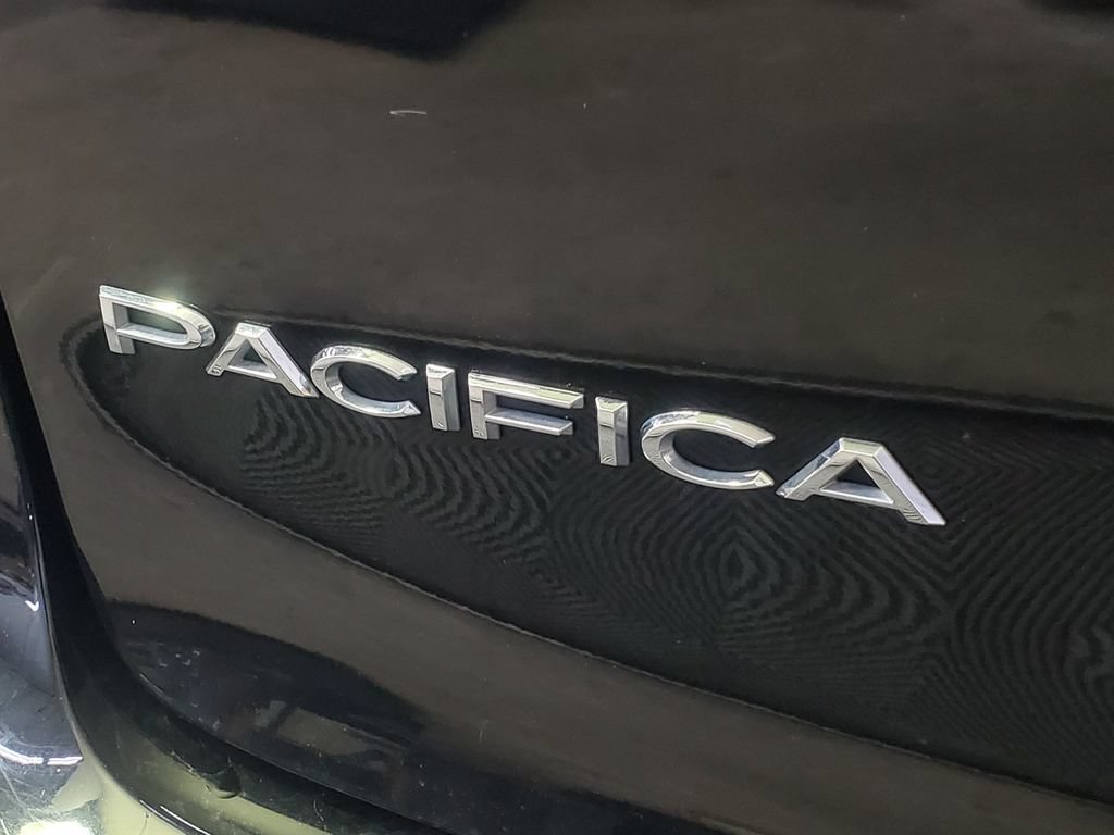 Used 2024 Chrysler Pacifica Touring-L FWD image 31