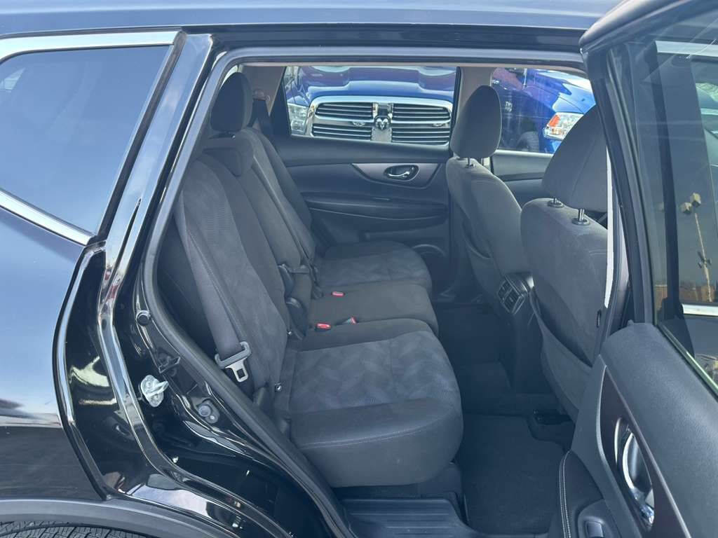 Used 2016 Nissan Rogue SV w/ SV Premium Package image 23