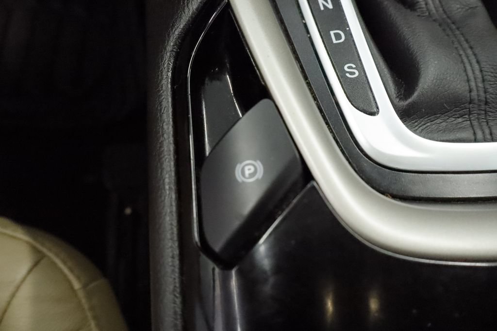Used 2015 Ford Fusion SE w/ Equipment Group 202A FWD image 32