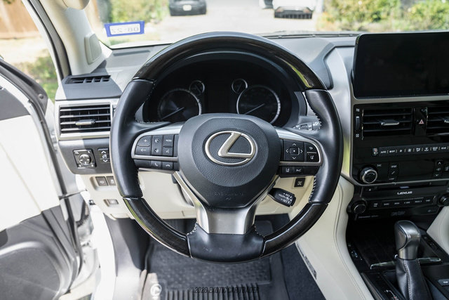Used 2023 Lexus GX 460 Luxury w/ Sport Design Package AWD/4WD image 45