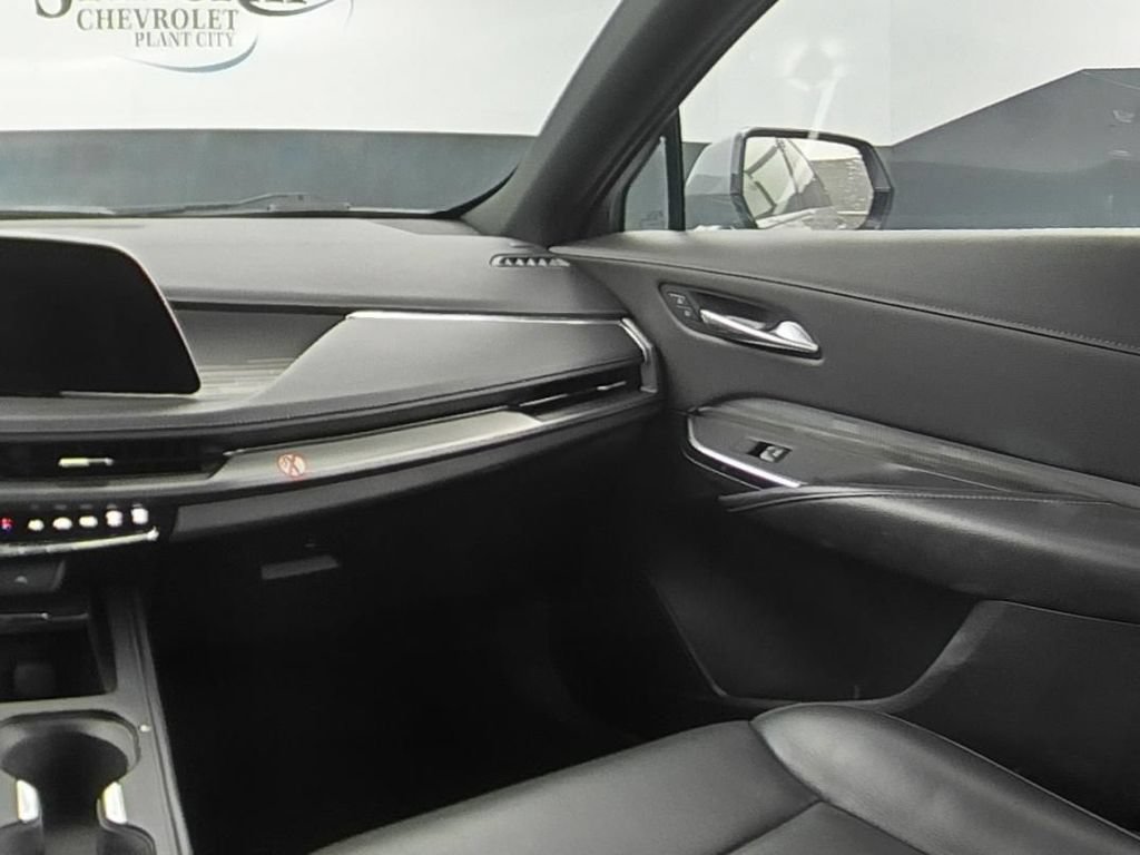 Used 2025 Cadillac XT4 Premium Luxury FWD image 15