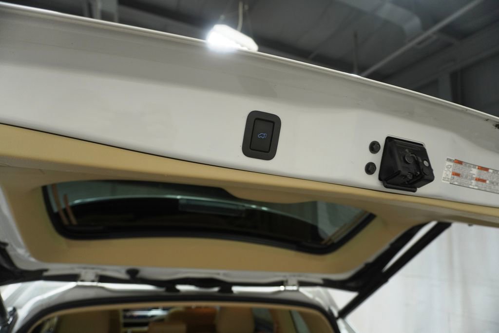 Used 2019 Toyota Highlander XLE AWD/4WD image 8
