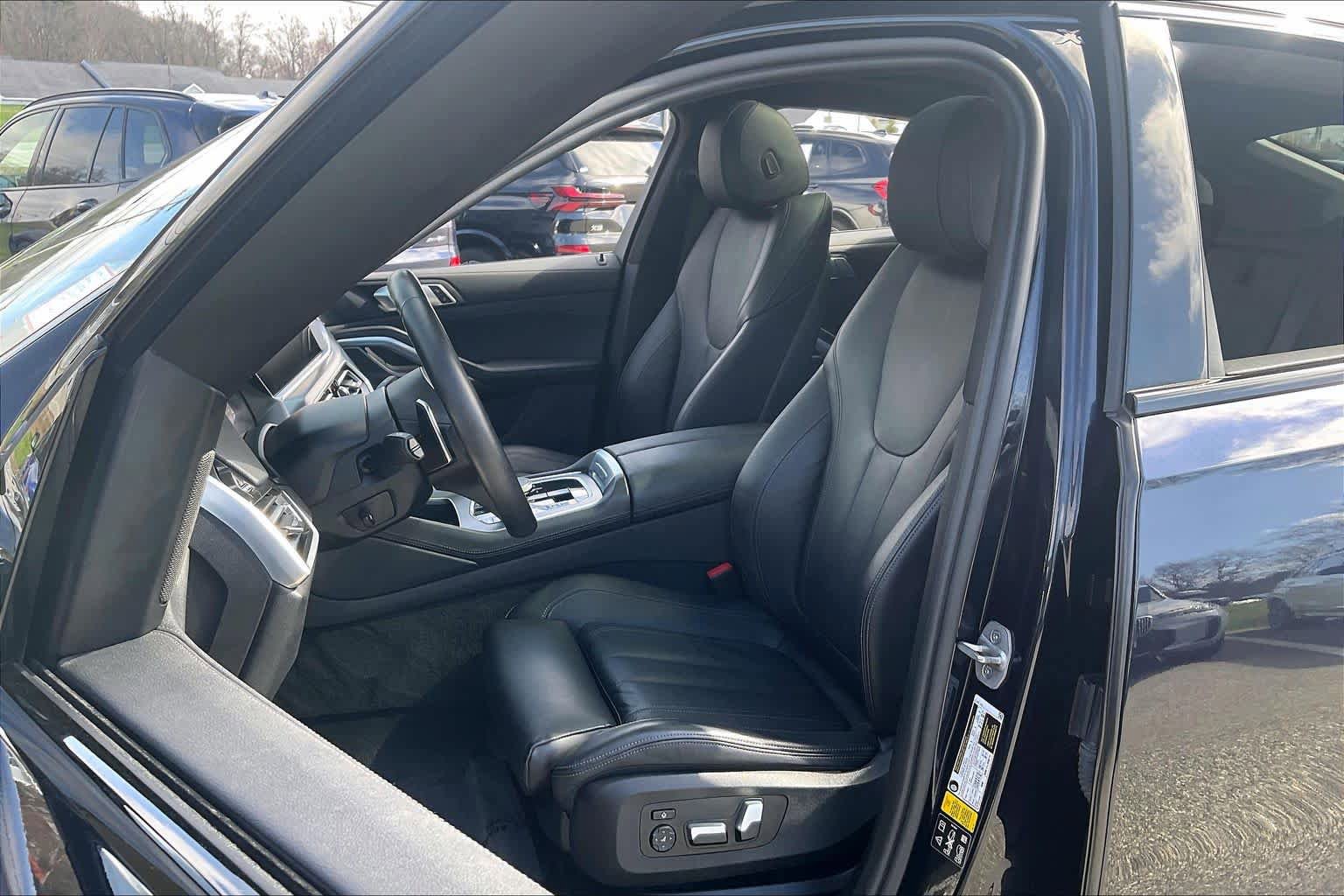 Certified 2022 BMW X6 xDrive40i w/ M Sport Package AWD/4WD image 7