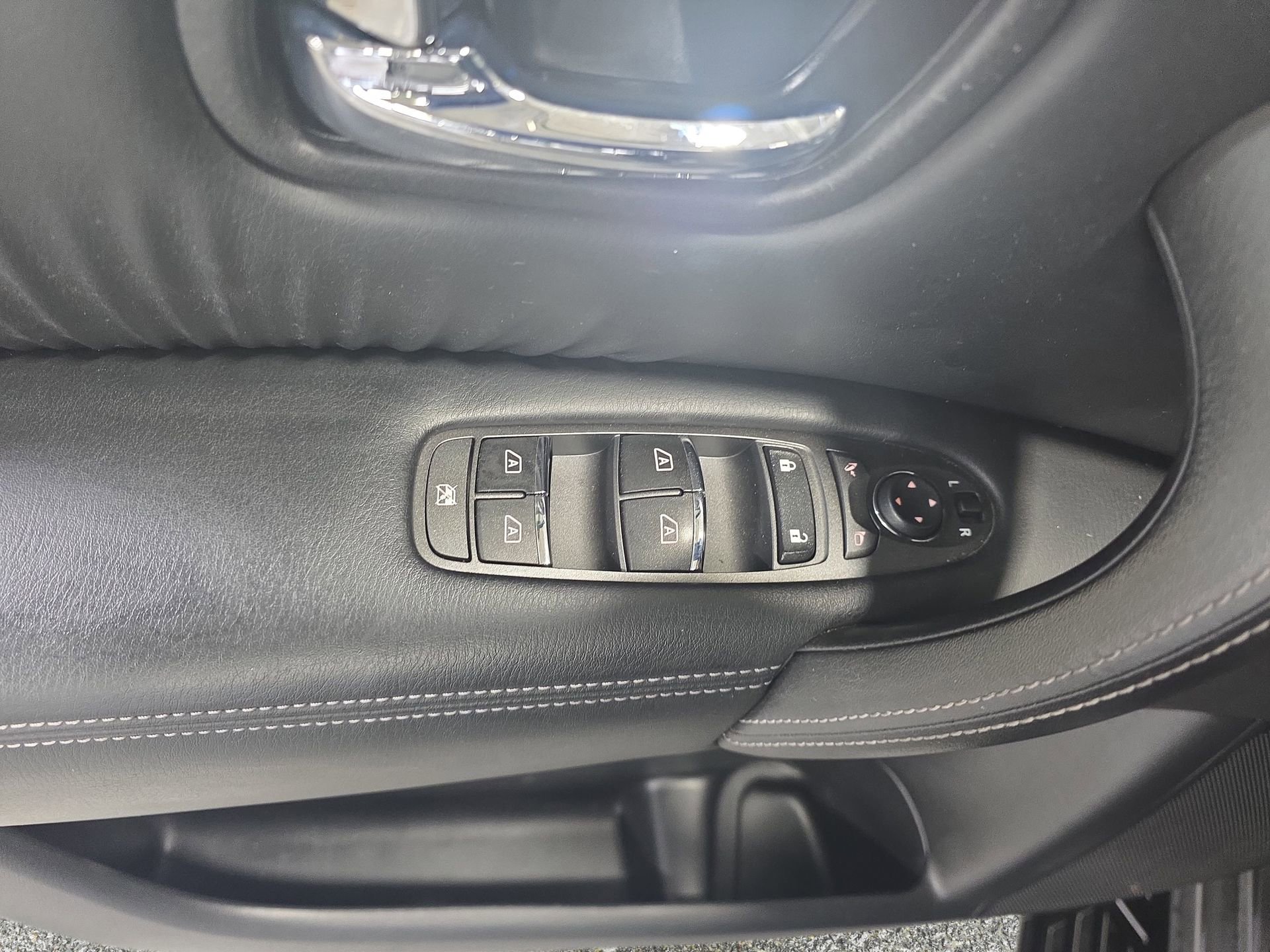 Used 2020 Nissan Armada Platinum w/ Captain's Chairs Package image 27