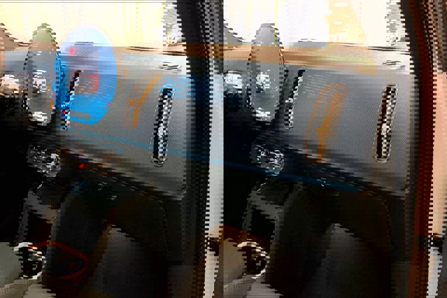 Used 2025 MINI Cooper Countryman SE w/ Comfort Package Max image 18