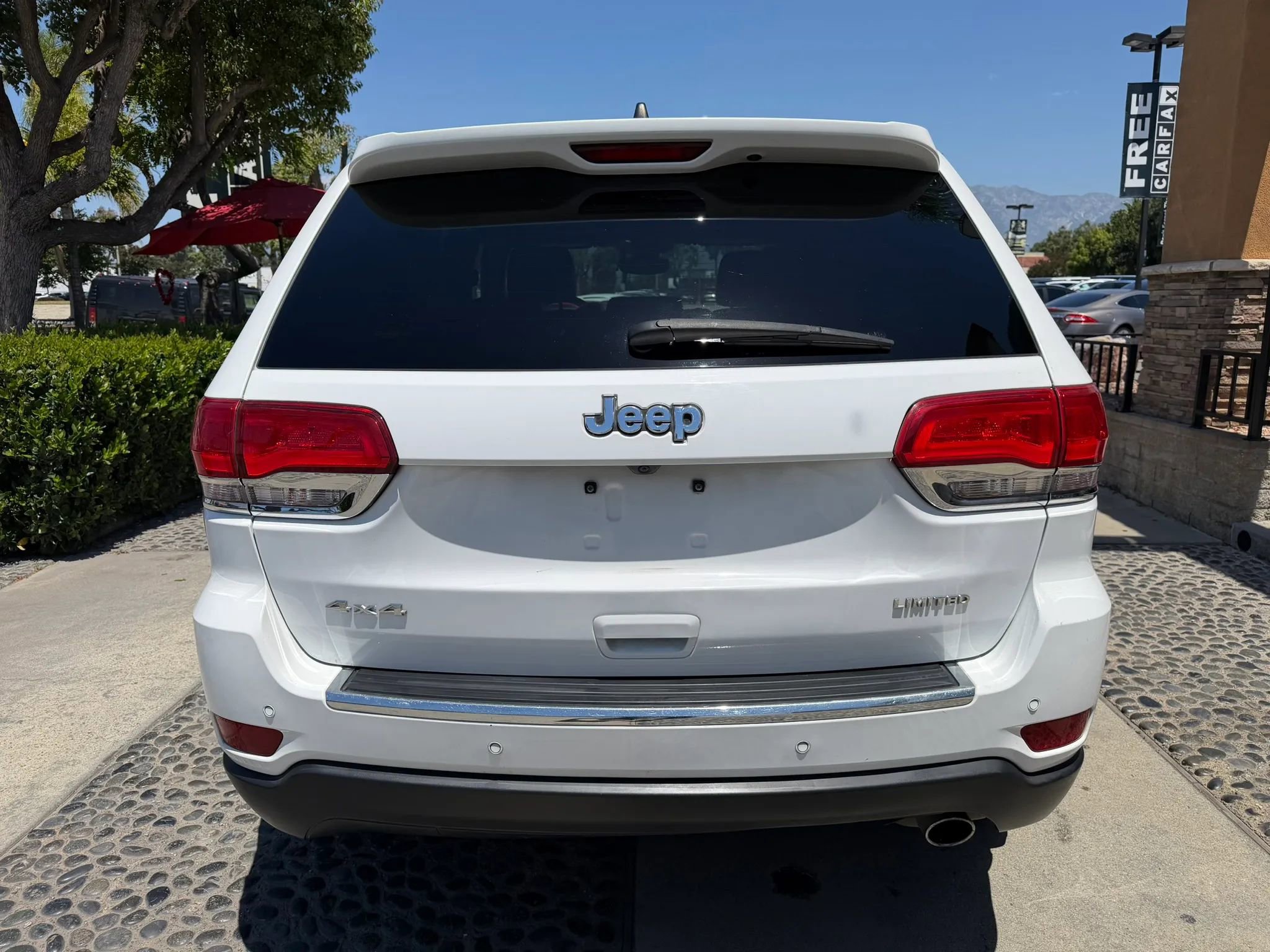 Used 2017 Jeep Grand Cherokee Limited w/ Luxury Group II AWD/4WD image 6