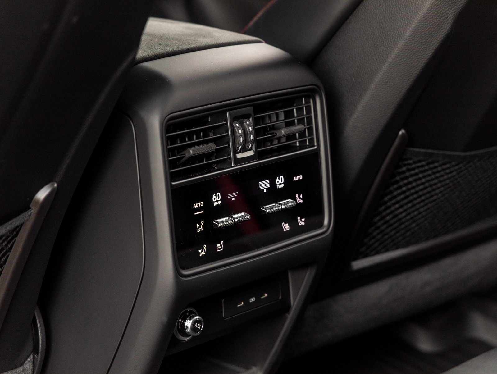Certified 2025 Porsche Cayenne GTS AWD/4WD image 36