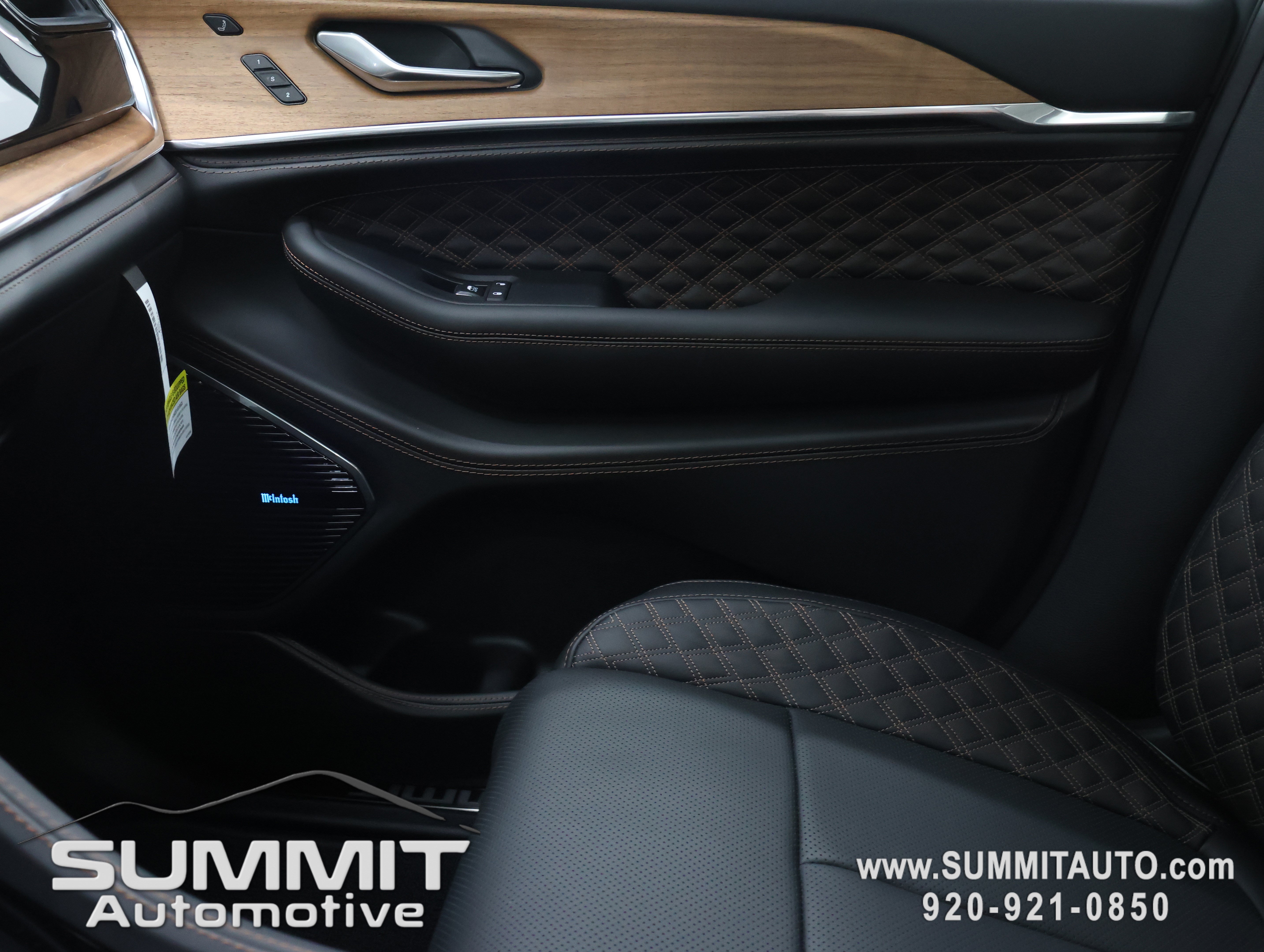 New 2026 Jeep Grand Cherokee L Summit w/ Obsidian Package AWD/4WD image 14
