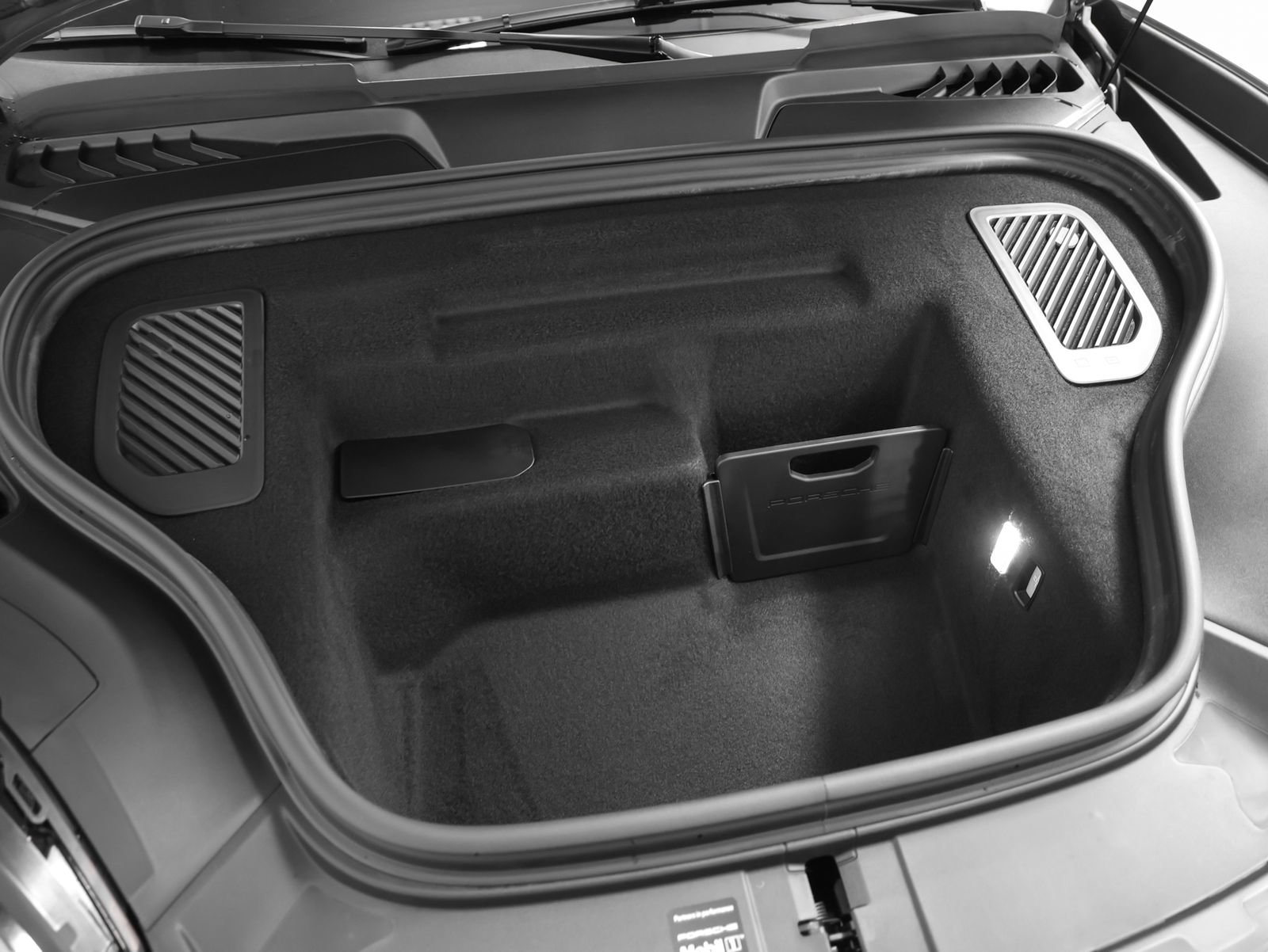 New 2026 Porsche Macan 4 Electric AWD/4WD image 16