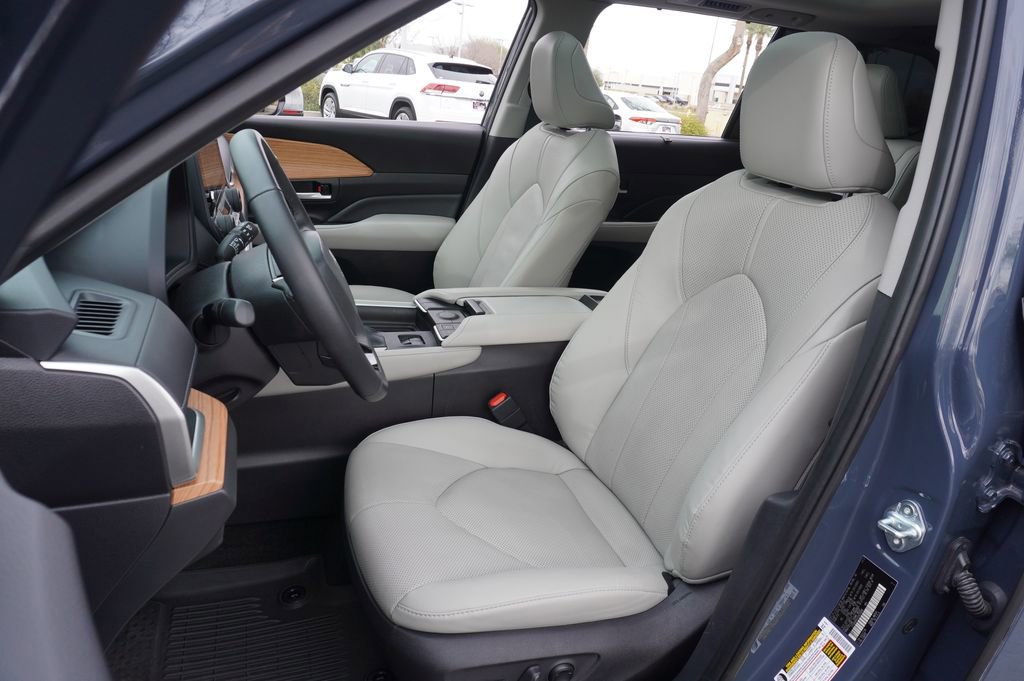 Used 2025 Toyota Grand Highlander FWD image 15