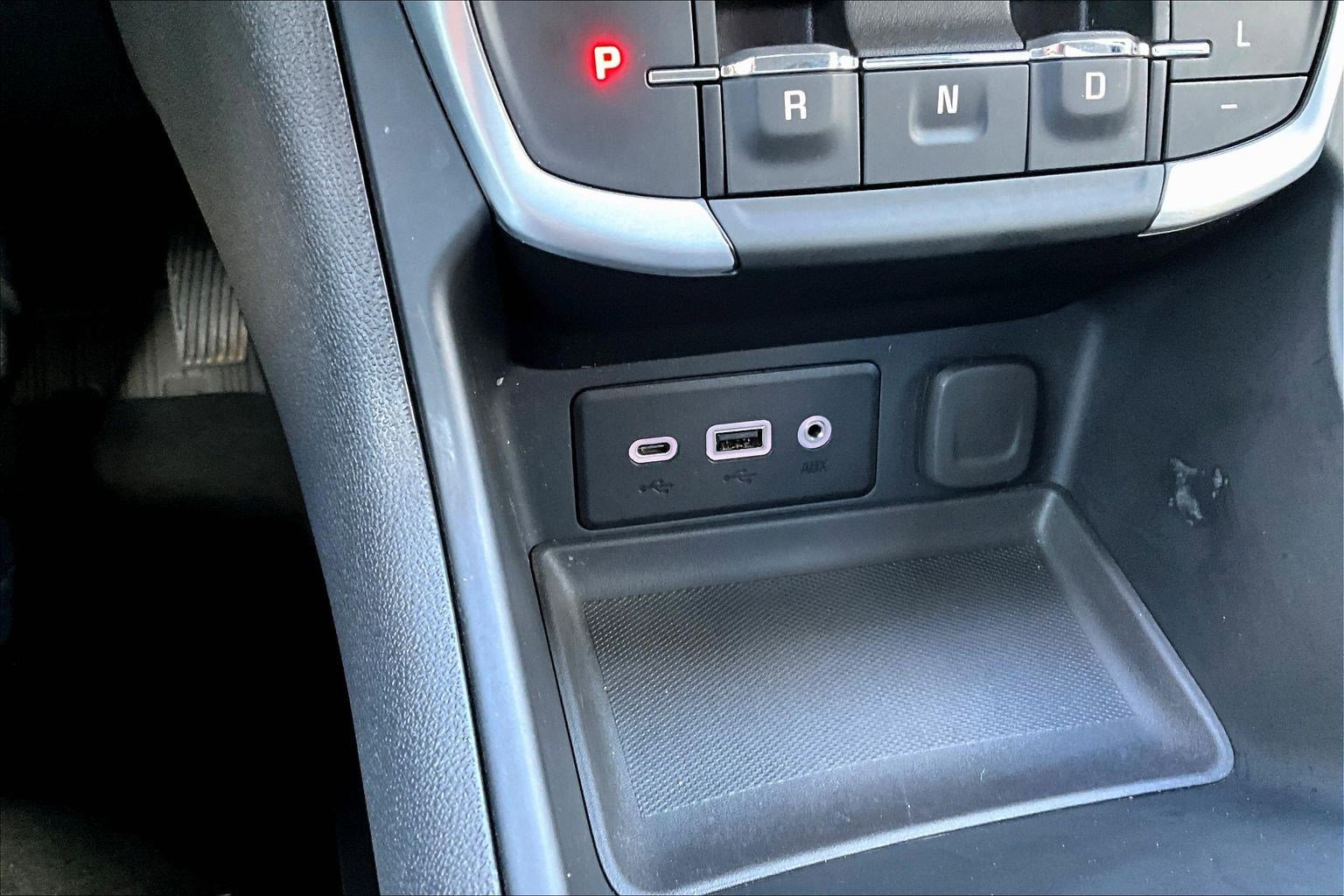 Used 2024 GMC Terrain SLE w/ Driver Convenience Package AWD/4WD image 16