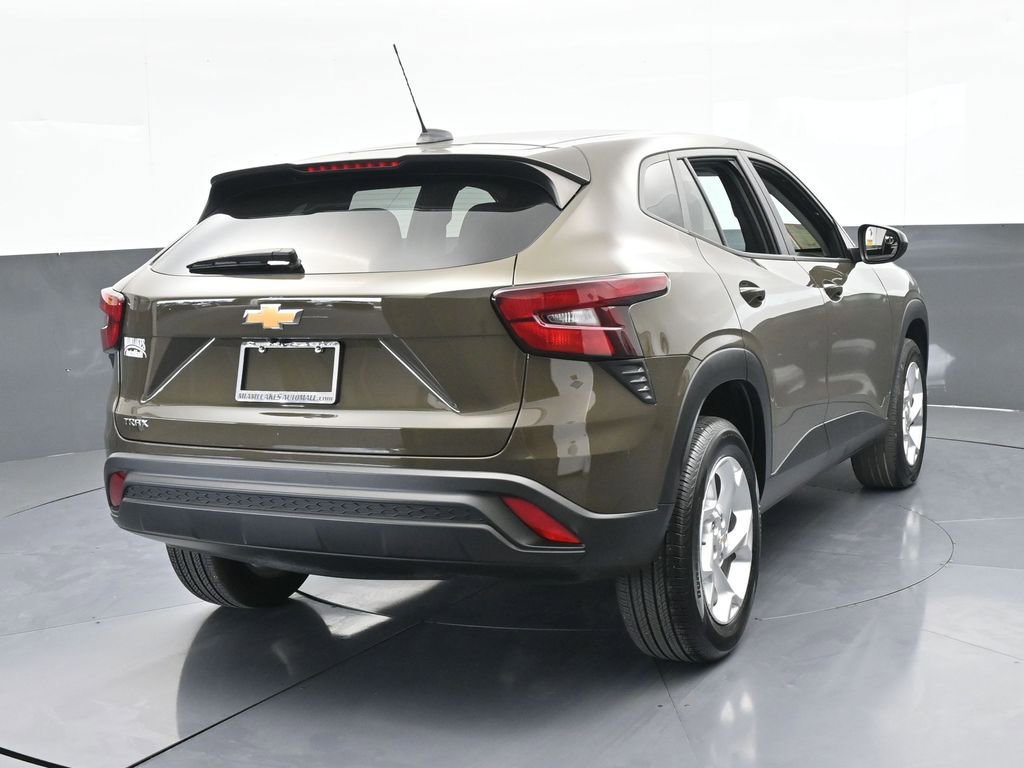 Used 2024 Chevrolet Trax LS w/ LS Convenience Package image 5