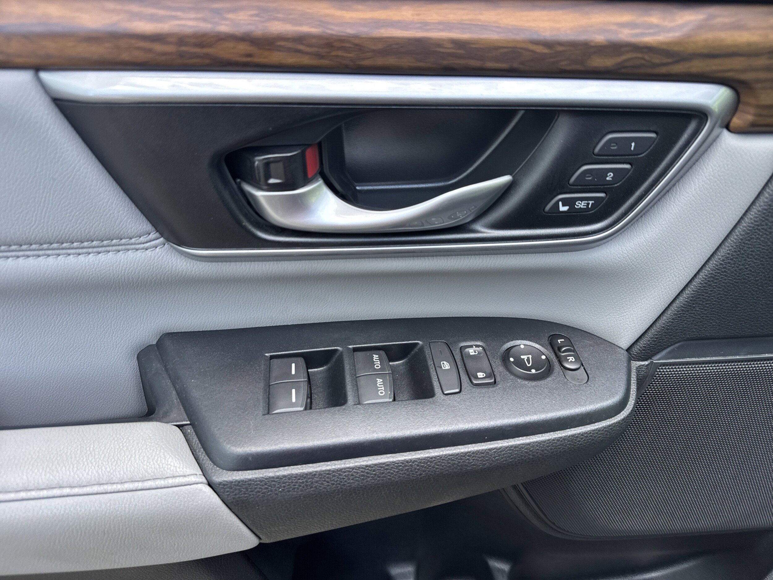 Used 2018 Honda CR-V EX-L image 9