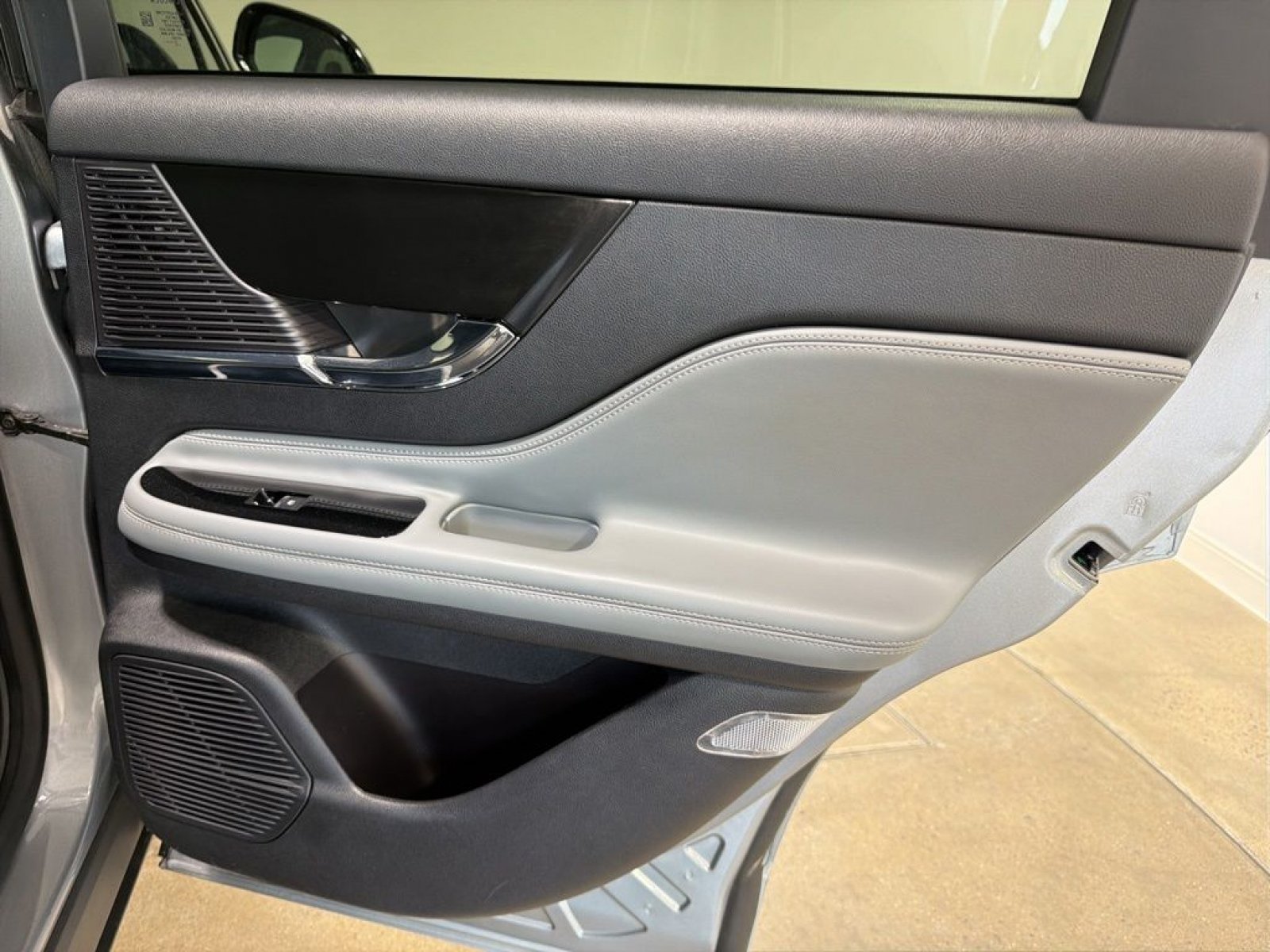 Used 2022 Lincoln Corsair AWD w/ Equipment Group 101A image 25