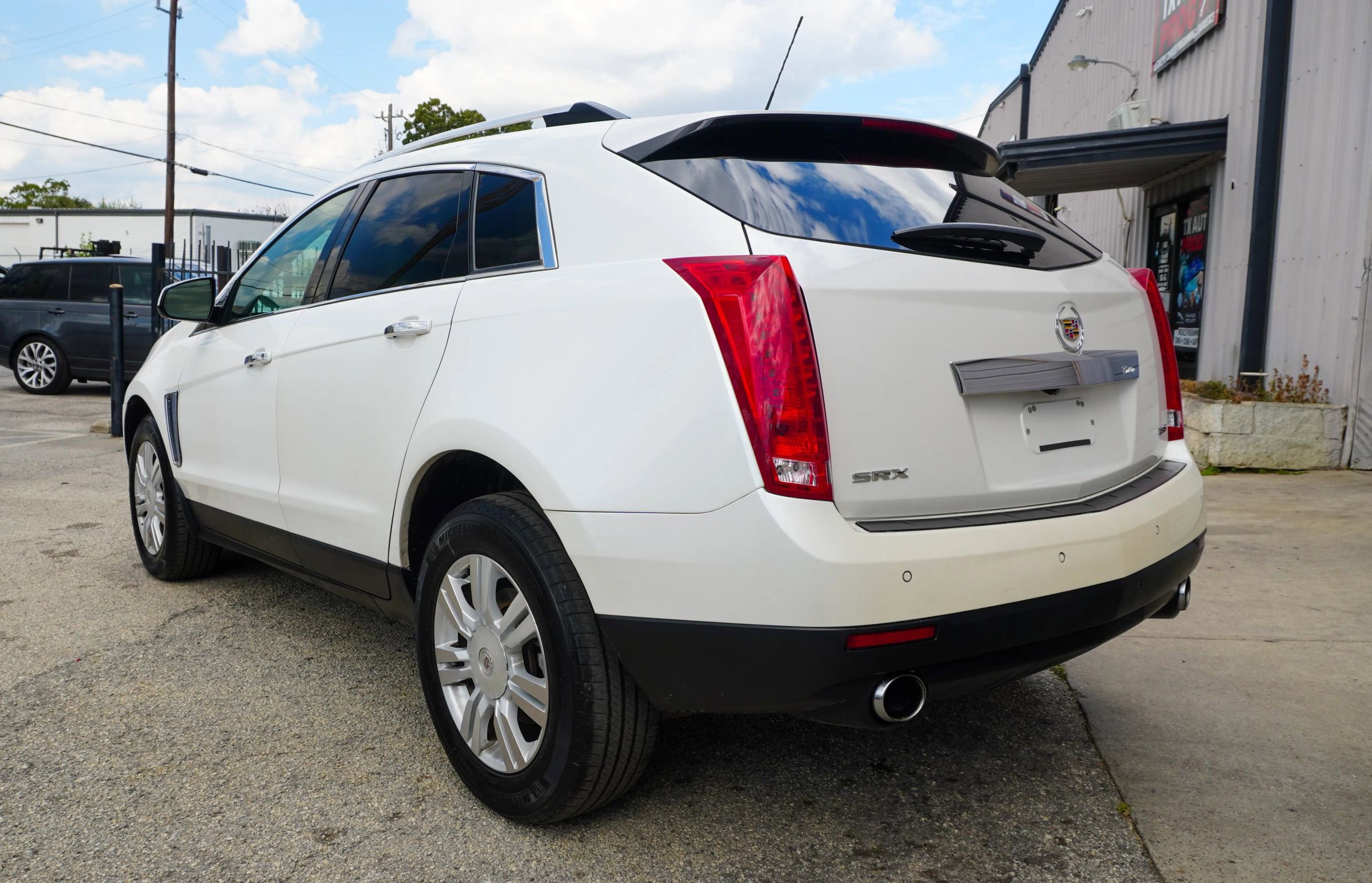 Used 2016 Cadillac SRX Luxury w/ Driver Awareness Package image 5