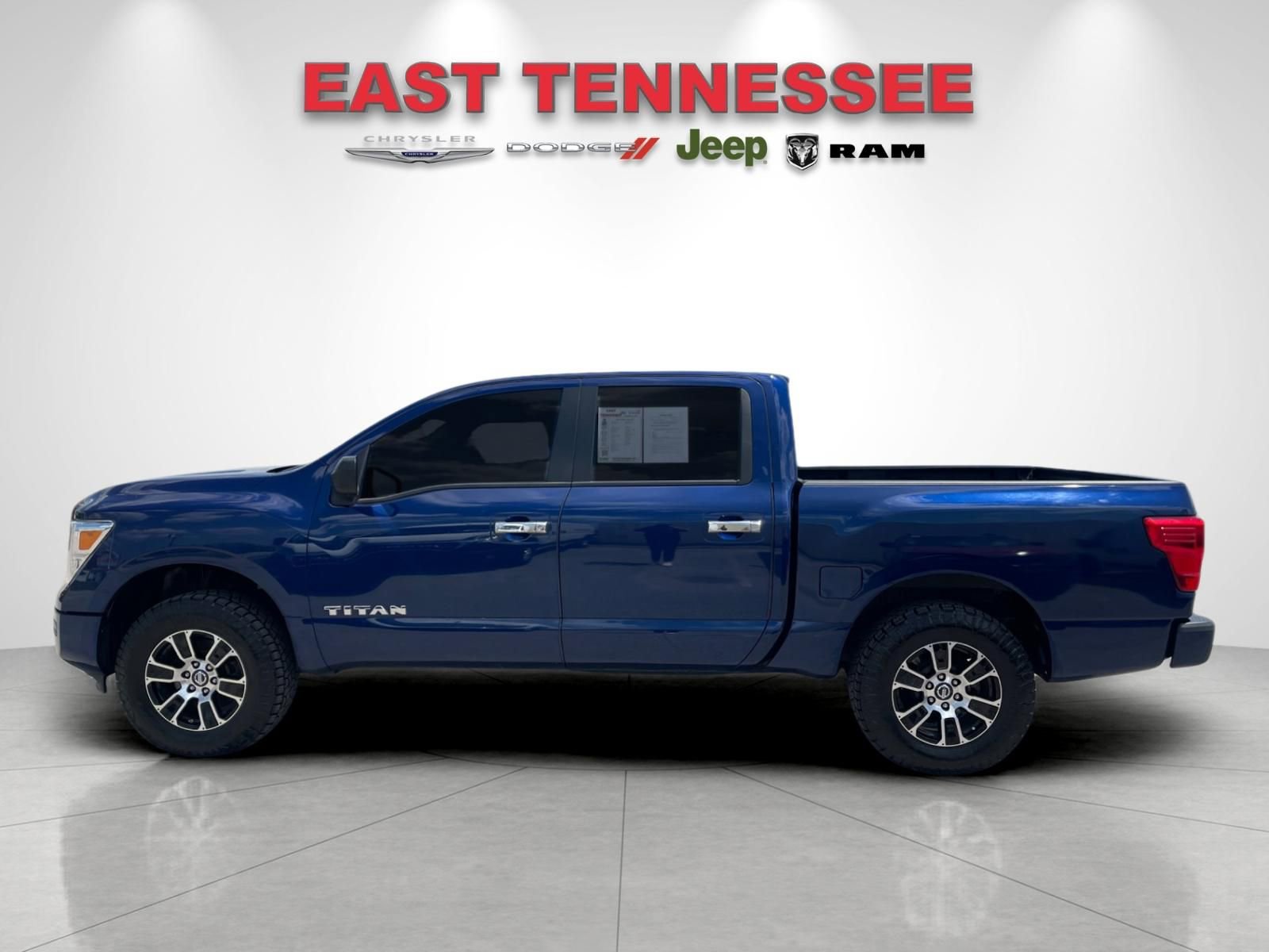 Used 2021 Nissan Titan SV AWD/4WD image 6