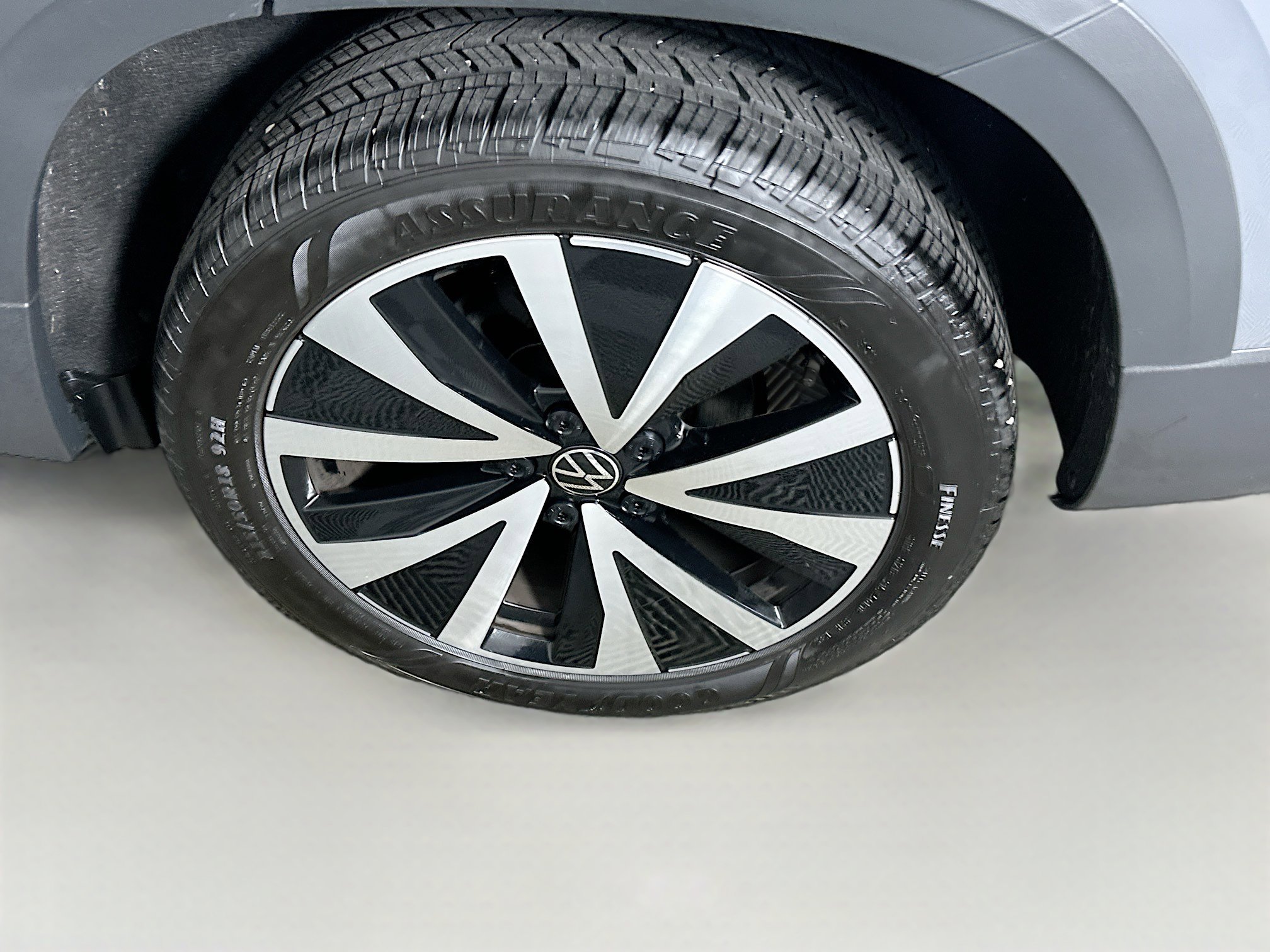 Used 2024 Volkswagen Taos SE FWD image 11