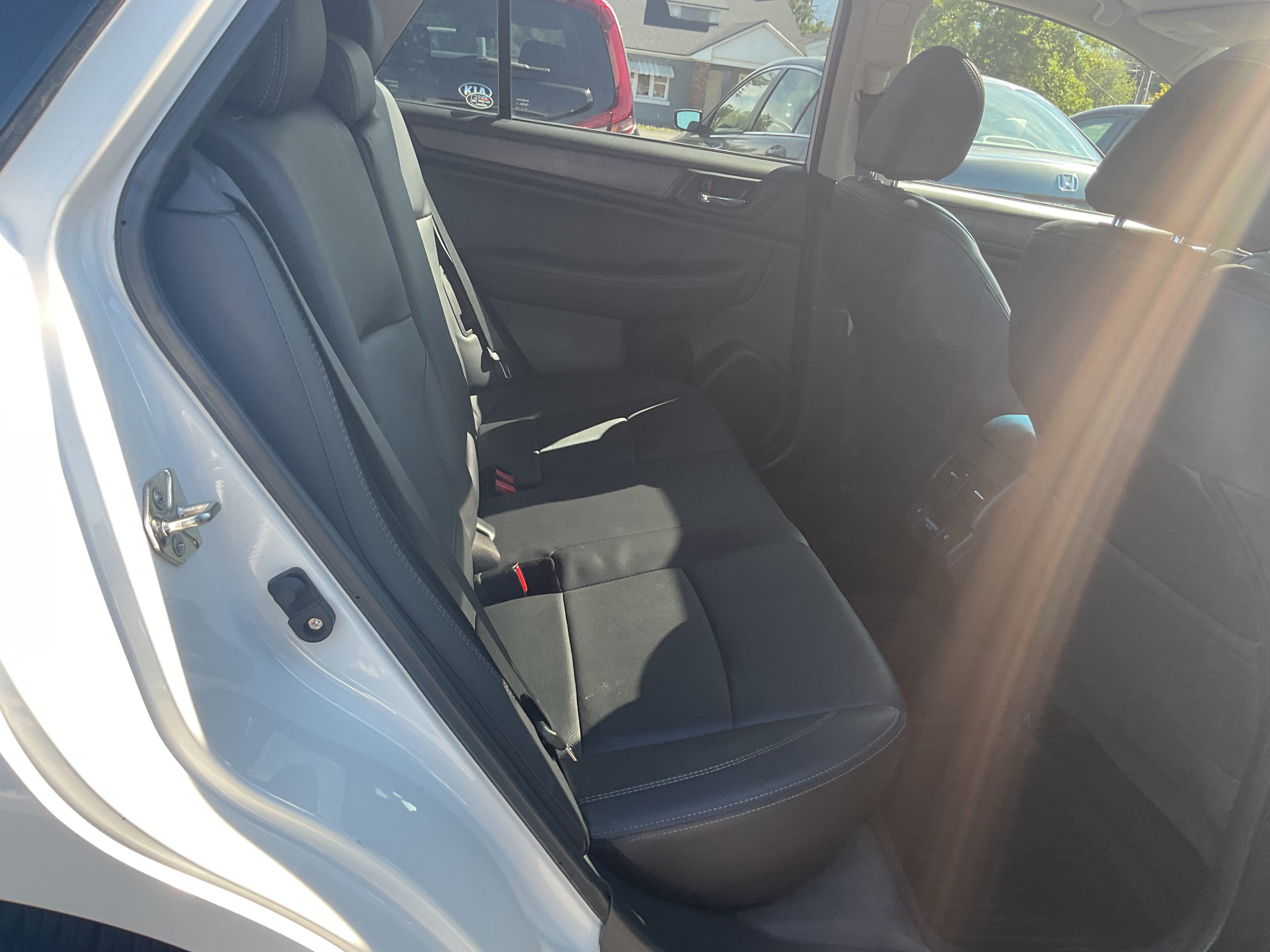 Used 2018 Subaru Outback 3.6R Limited AWD/4WD image 10