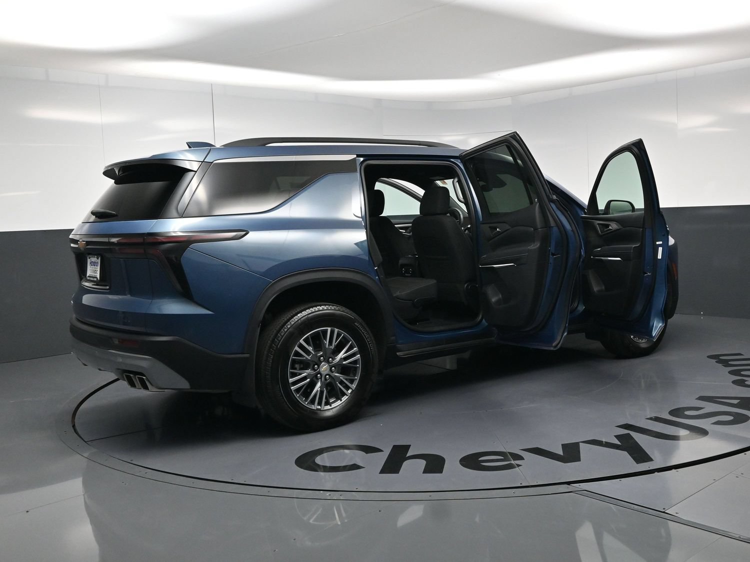 Used 2025 Chevrolet Traverse LT FWD image 24